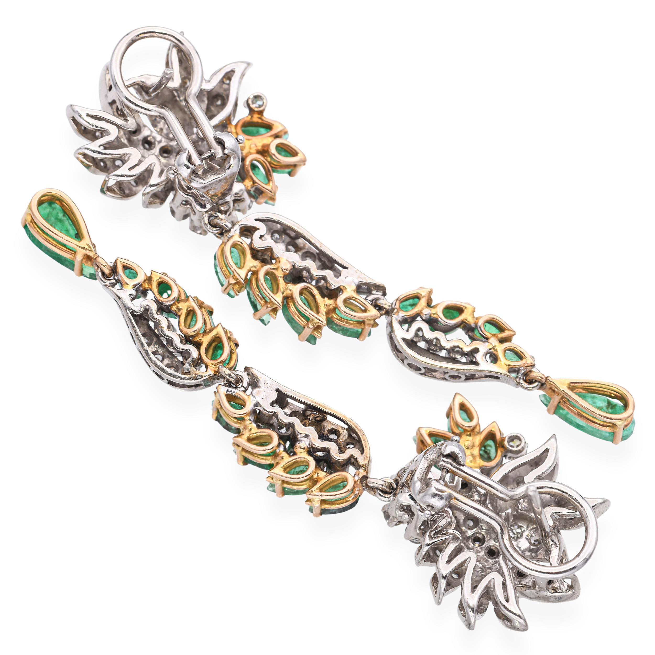 Vintage Yellow and White Gold Diamond and Emerald Statement Drop Earrings In Good Condition For Sale In New York, NY
