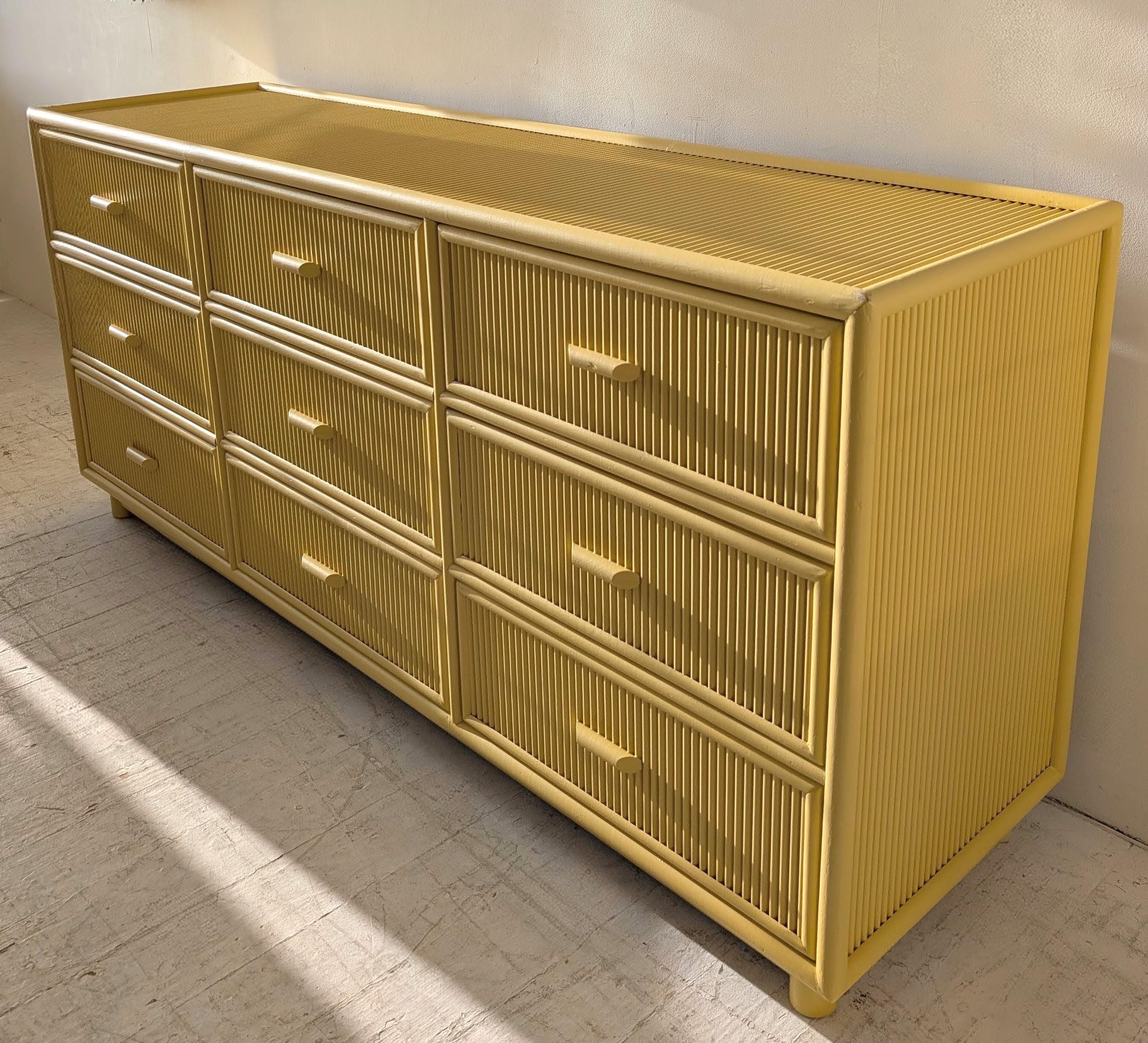 Vintage yellow cane & pencil reed sideboard with drawers / dresser, 1970s USA (Moderne der Mitte des Jahrhunderts) im Angebot