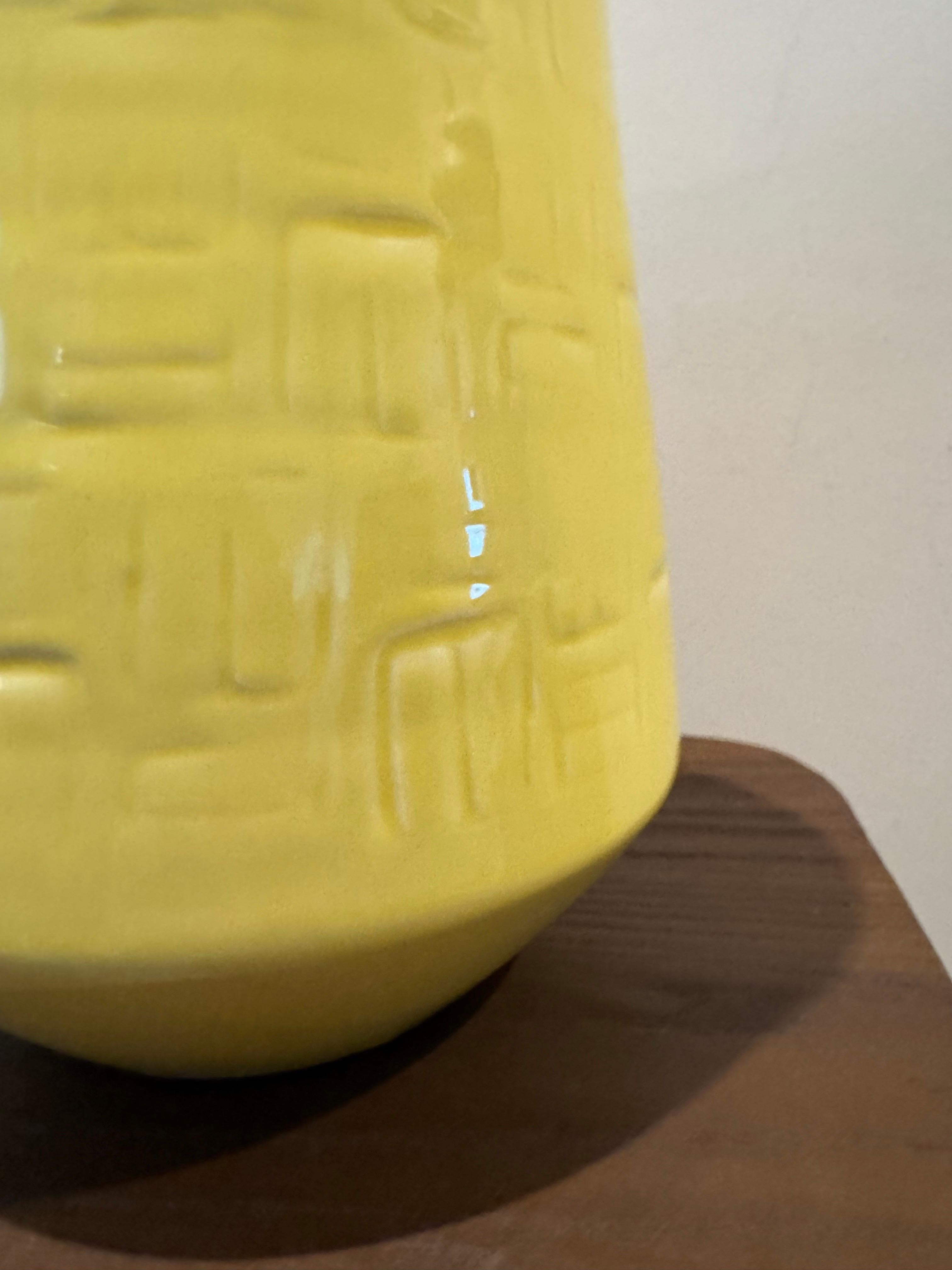 italien Vase jaune Céramiche Tadinate, fabriqué en Italie en vente