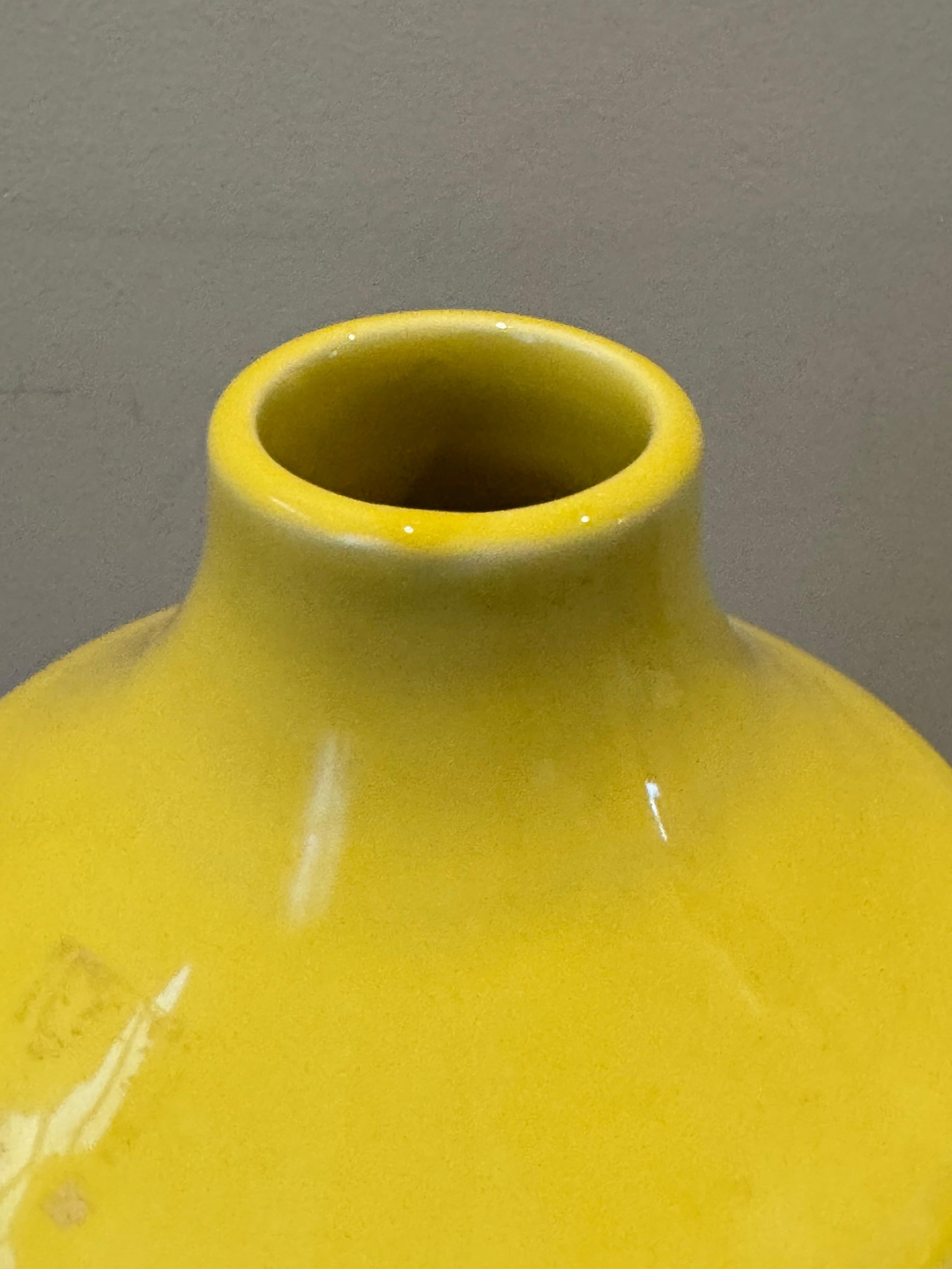 Vase jaune Céramiche Tadinate, fabriqué en Italie Bon état - En vente à San Carlos, CA
