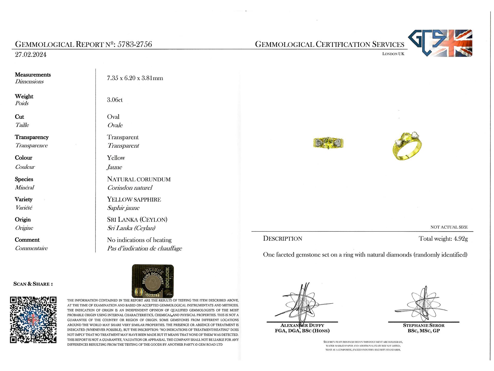 Vintage yellow Ceylon sapphire and diamond ring, circa 1970. In Good Condition For Sale In London, GB