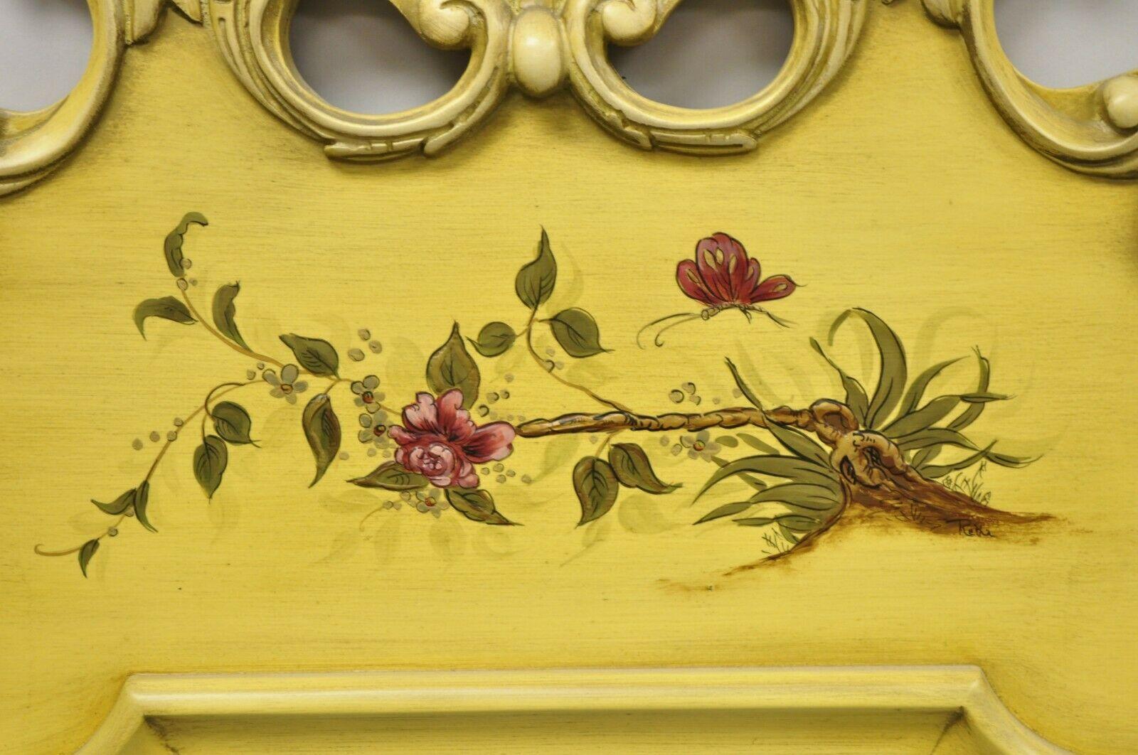 Verre Miroir mural jaune vintage sculpté en coquillage de style chinoiseries par Union National en vente