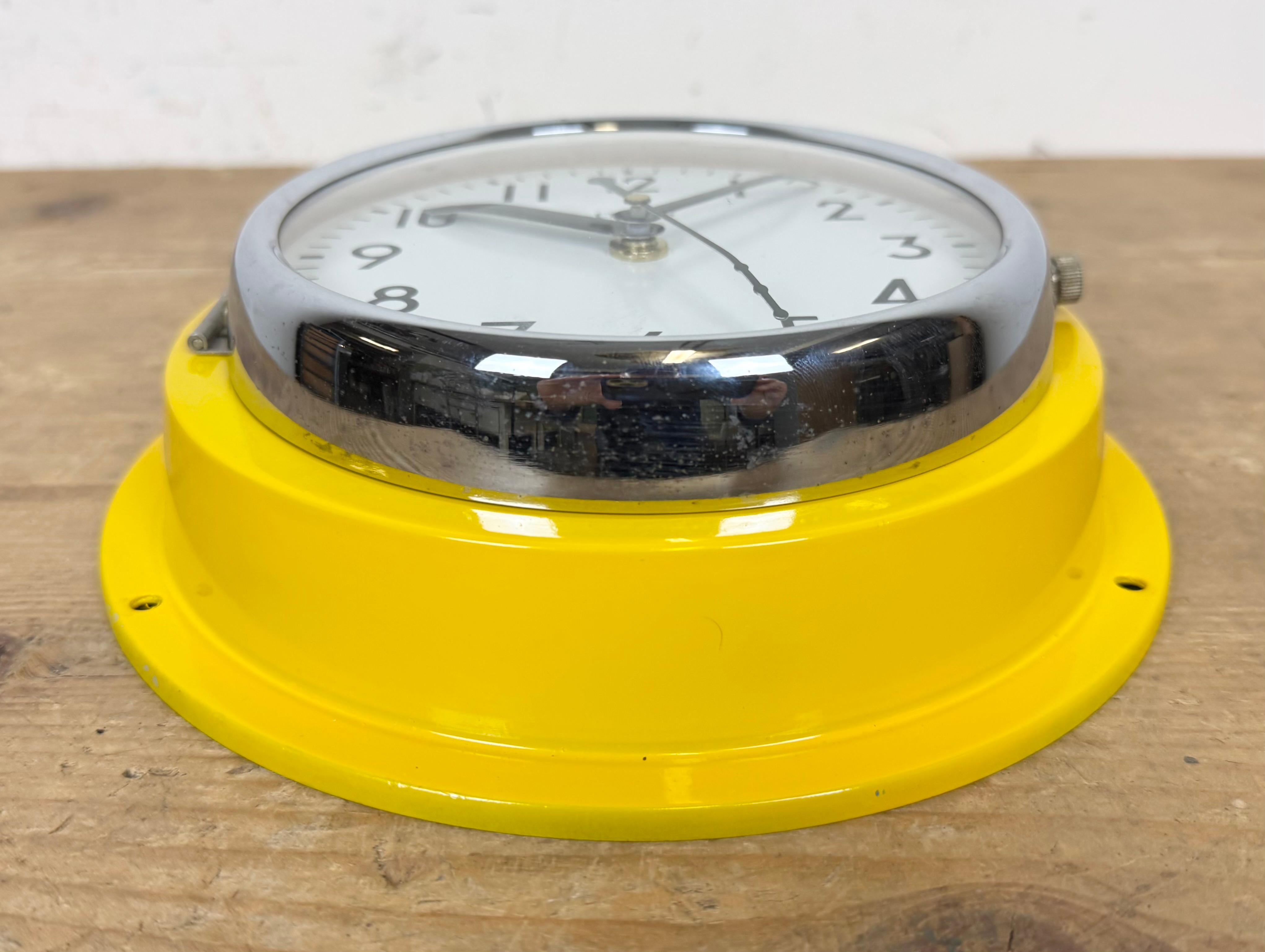 Reloj de Pared Barcos Citizen Amarillo Vintage, Años 70 en venta 1