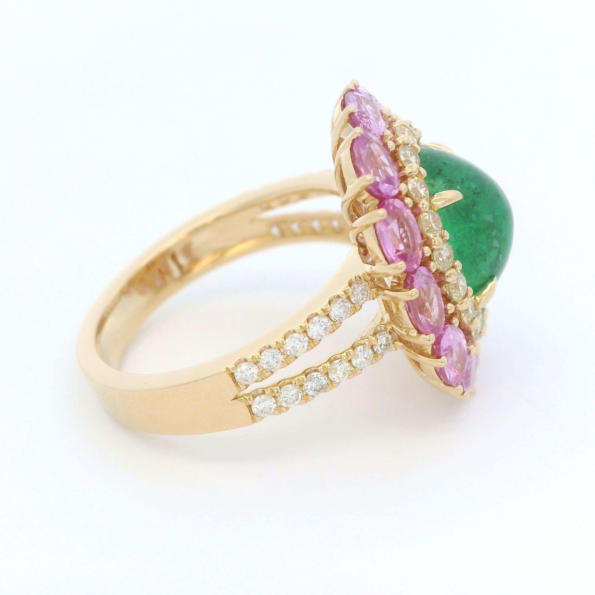 Vintage 2.53Ct Emerald Ring and fancy Diamond Pink Sapphire in 18K Yellow Gold In New Condition In Hong Kong, HK