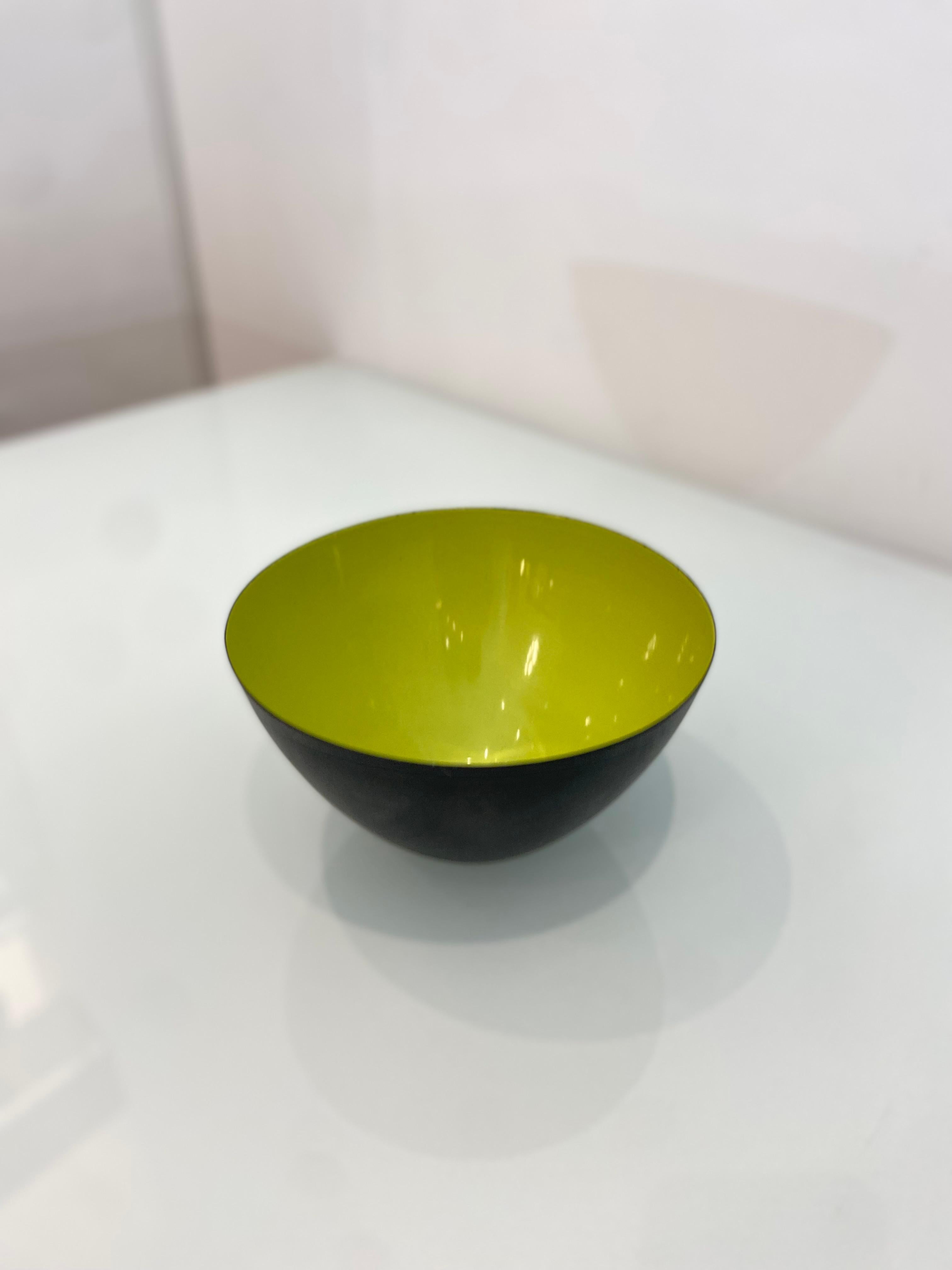 Danois Bol Krenit vintage en émail jaune par Herbert Krenchel, vers les années 1960.