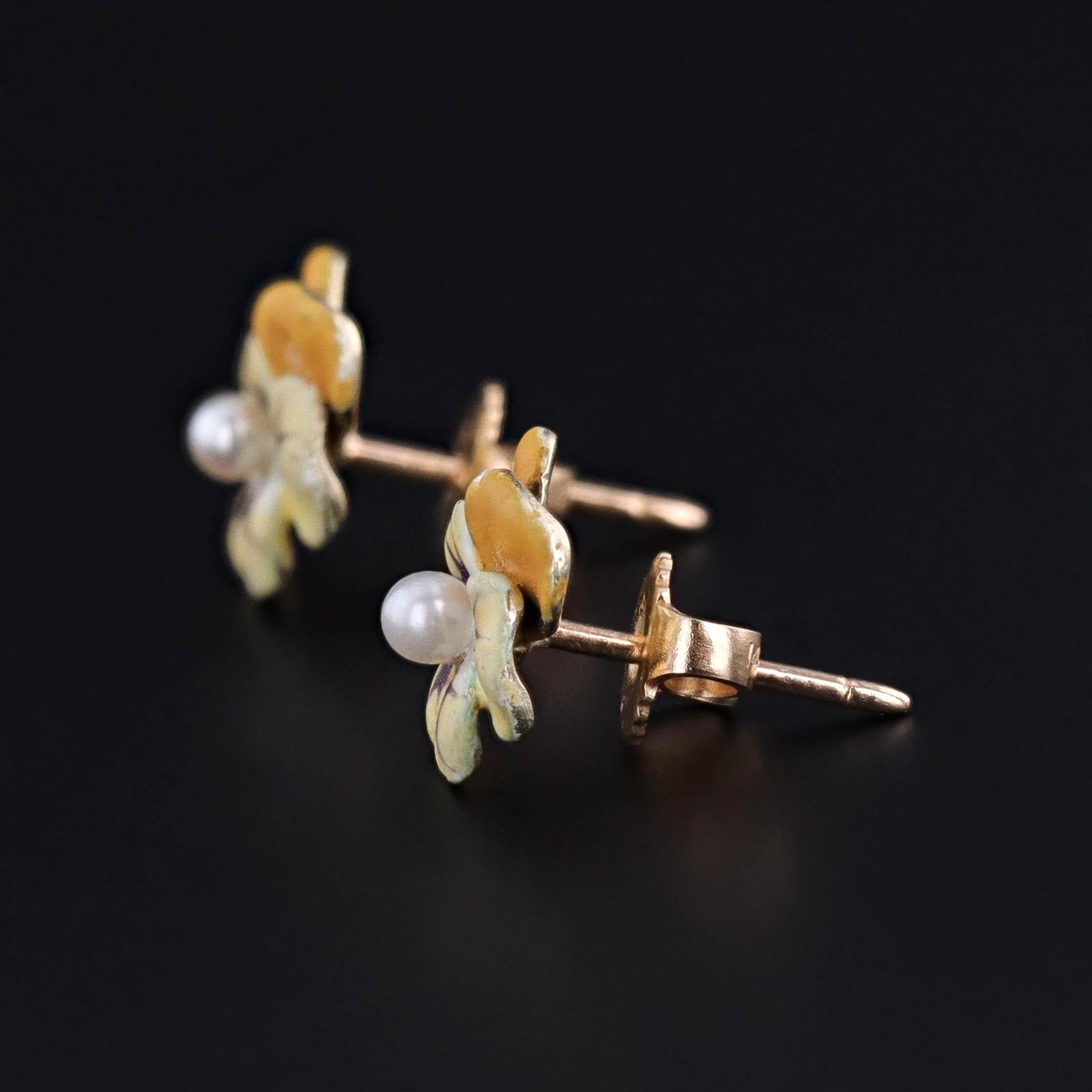 Taille pampille Boucles d'oreilles Pensée en émail jaune d'époque en or 14k en vente