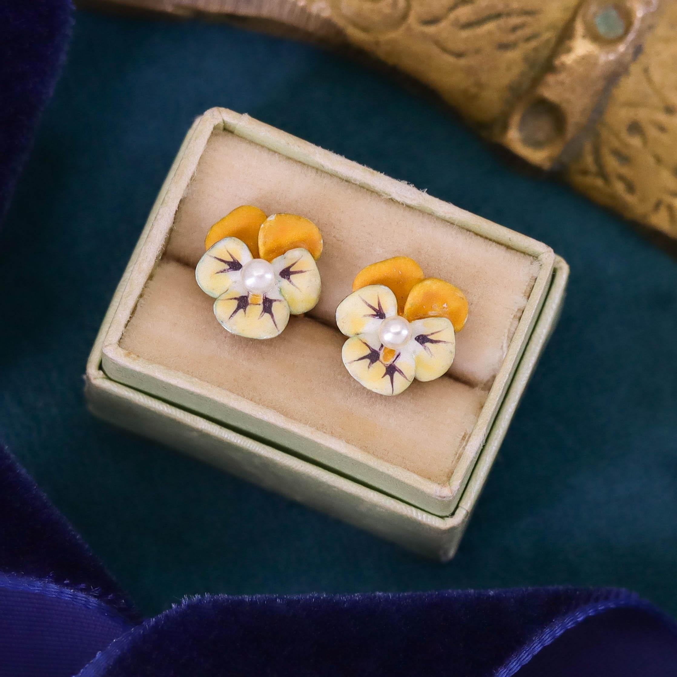 Boucles d'oreilles Pensée en émail jaune d'époque en or 14k en vente 1