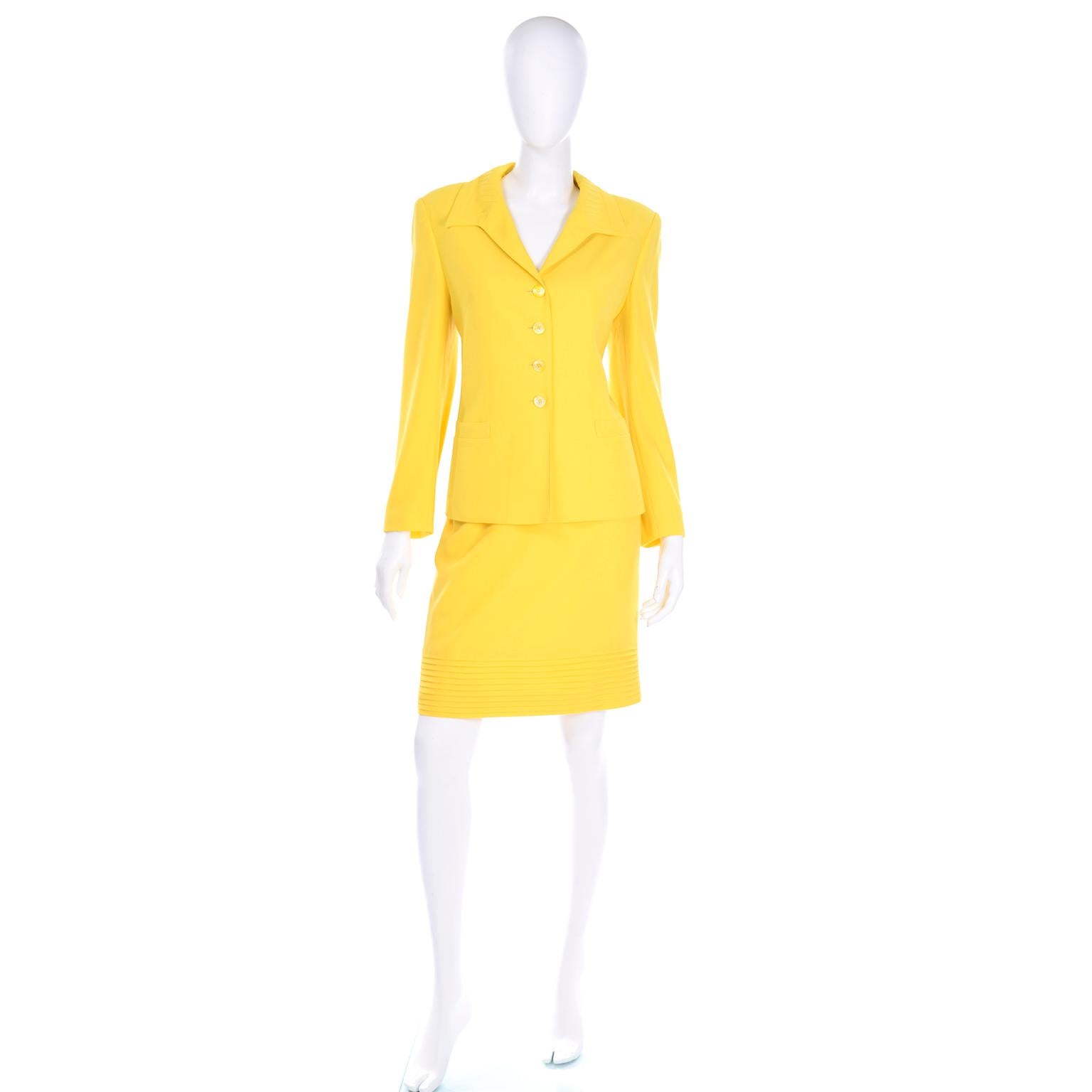 This sunny yellow  Escada fine new wool skirt suit is such a perfect Spring suit that can even carry you into summer! The boxy jacket has a ribbed pointed notch-collar and 4 buttons down the center front opening. We love the really unique geometric