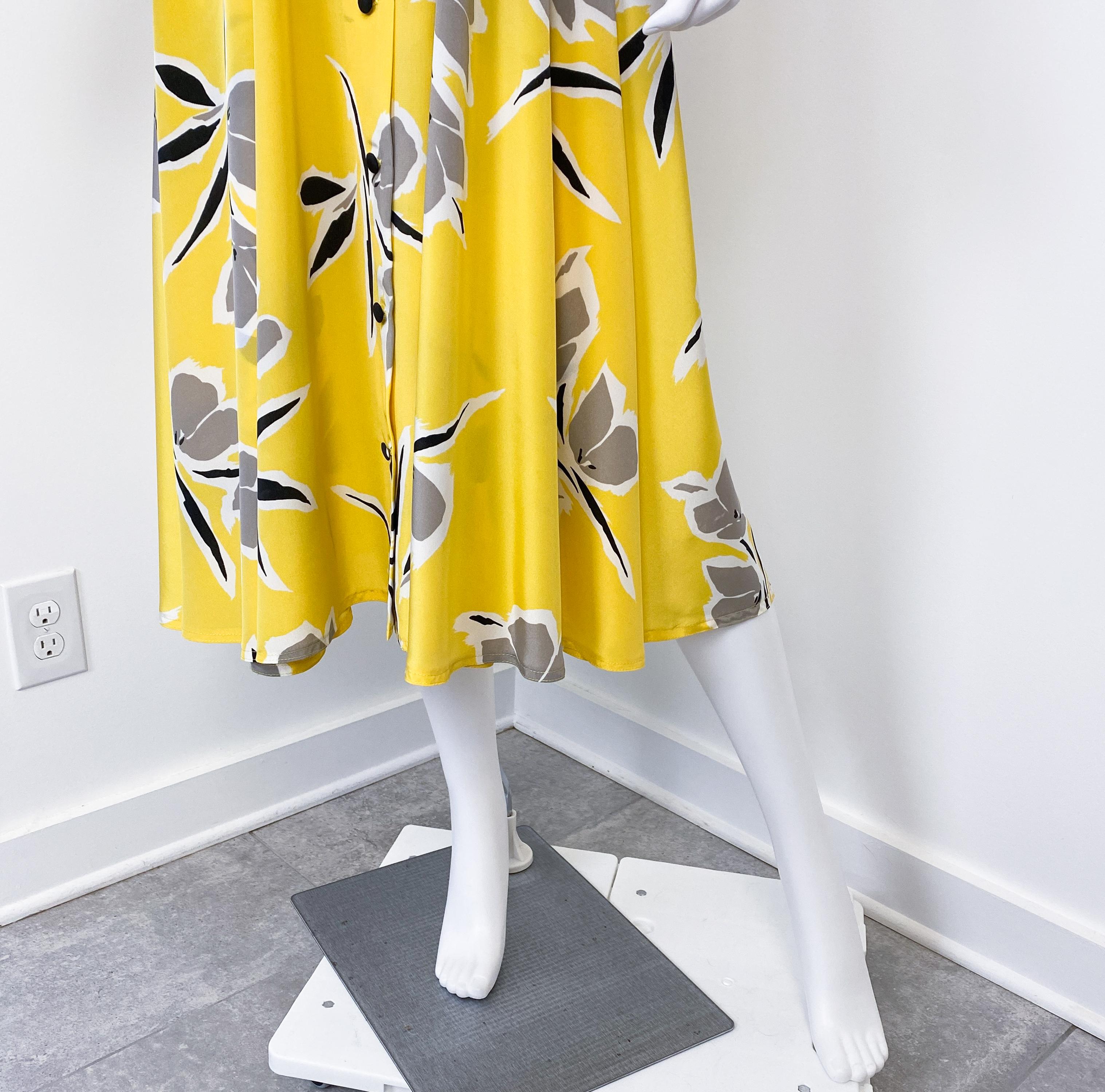 Yellow Floral Silky Viscose Cocktail Dress with Pussy Bow Size 8/10, circa 1980 For Sale 5