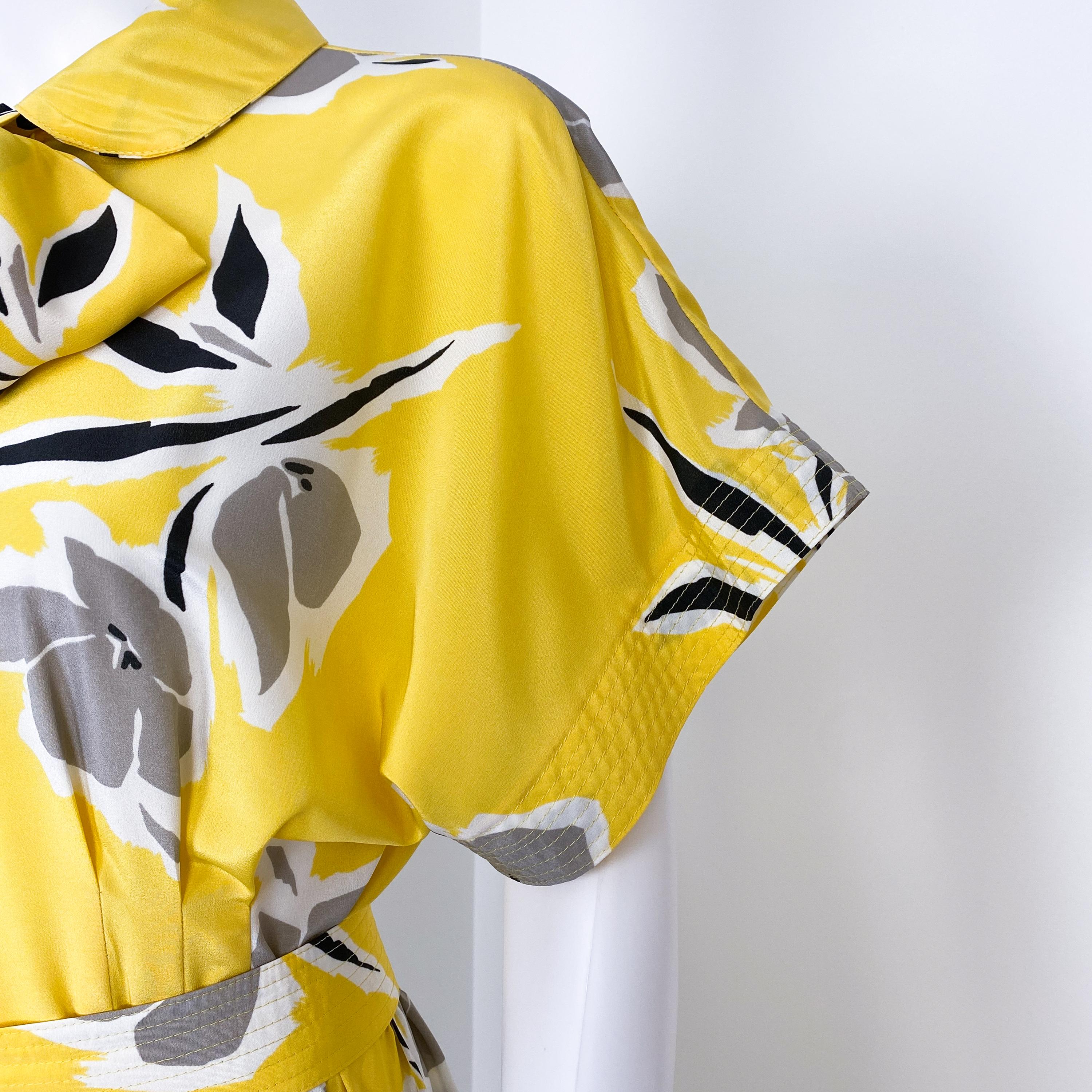 Yellow Floral Silky Viscose Cocktail Dress with Pussy Bow Size 8/10, circa 1980 For Sale 6
