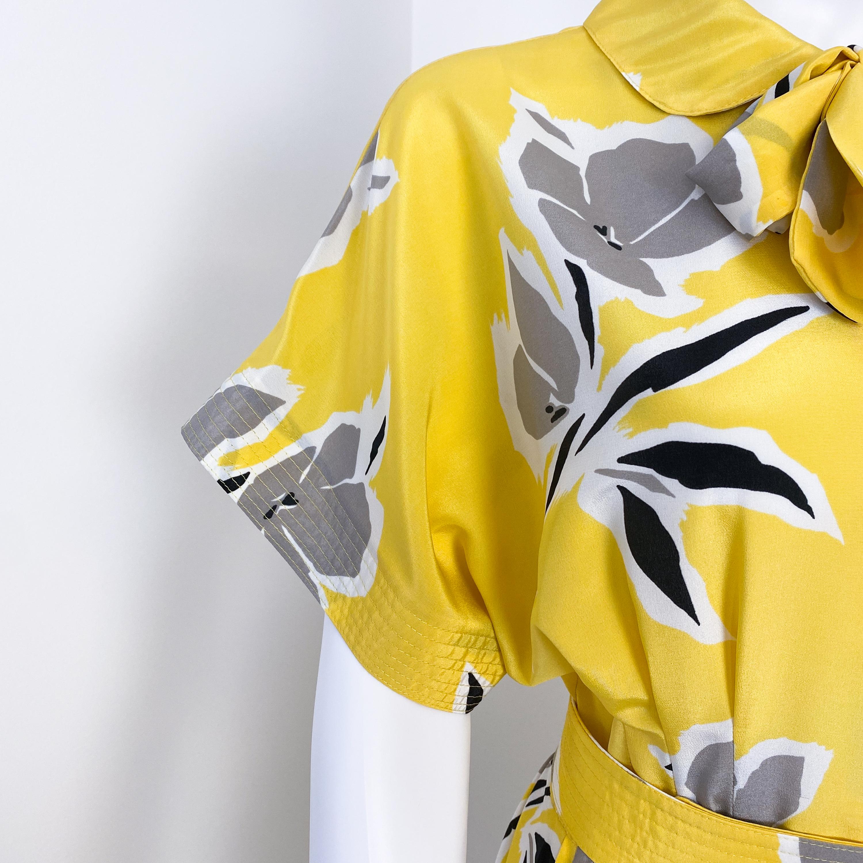 Yellow Floral Silky Viscose Cocktail Dress with Pussy Bow Size 8/10, circa 1980 For Sale 7