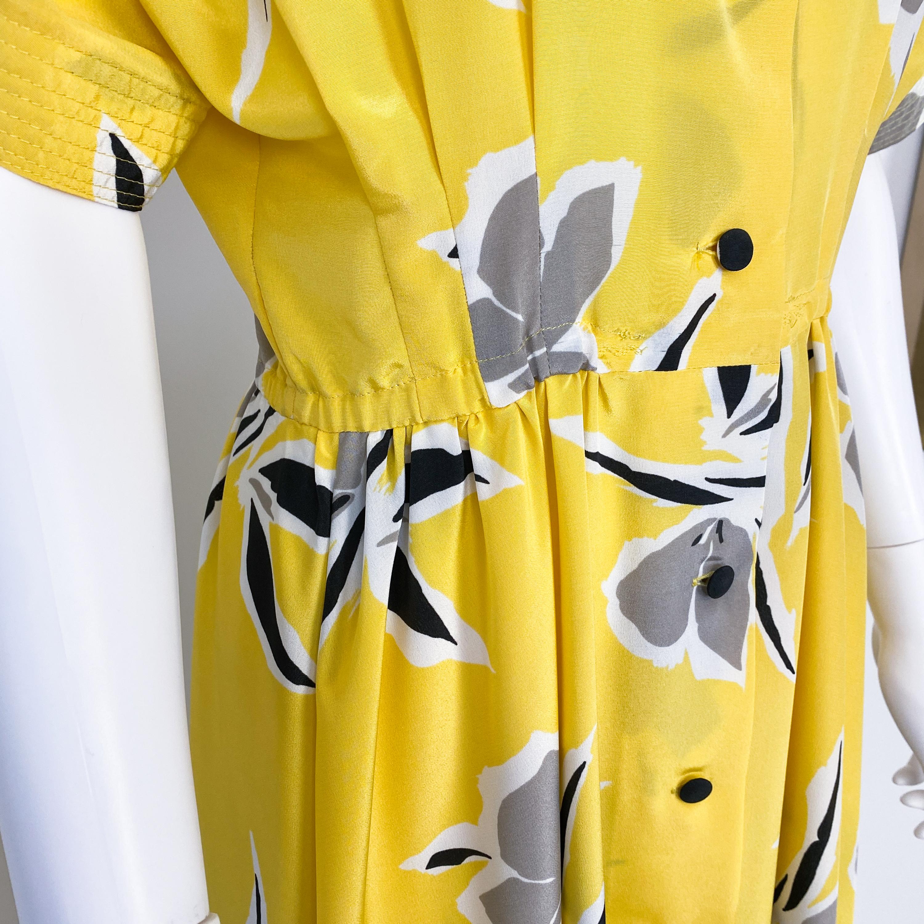 Yellow Floral Silky Viscose Cocktail Dress with Pussy Bow Size 8/10, circa 1980 For Sale 8