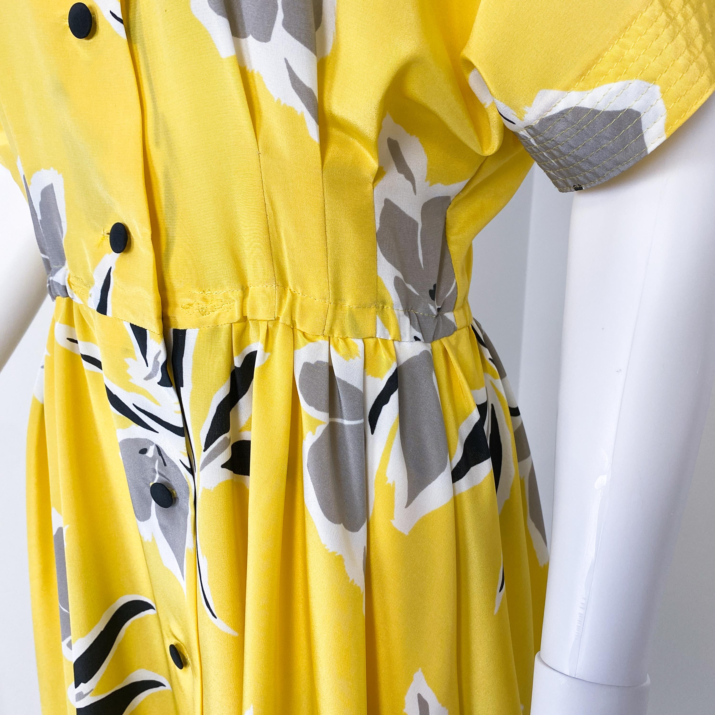 Yellow Floral Silky Viscose Cocktail Dress with Pussy Bow Size 8/10, circa 1980 For Sale 9