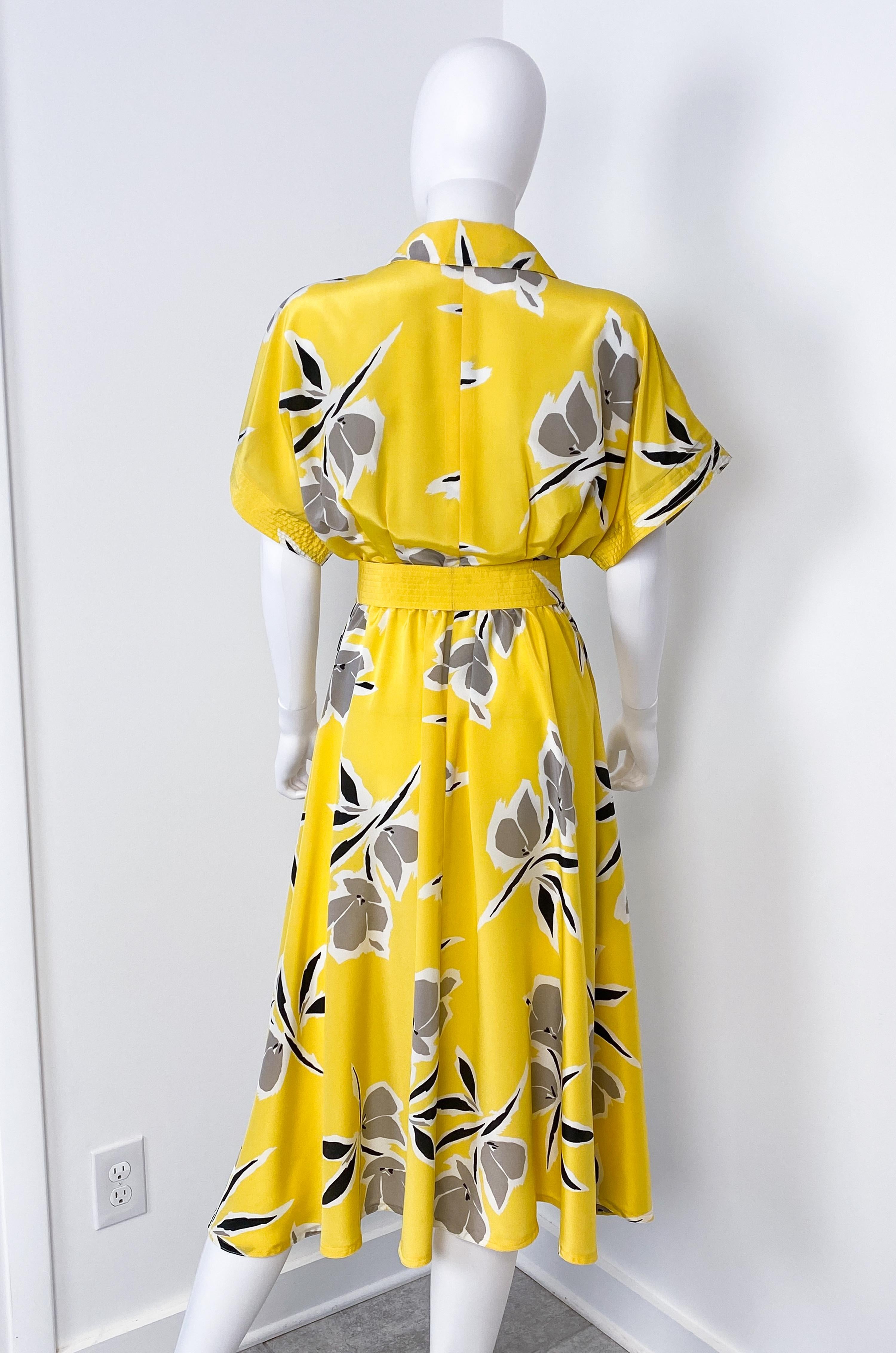 Yellow Floral Silky Viscose Cocktail Dress with Pussy Bow Size 8/10, circa 1980 For Sale 10