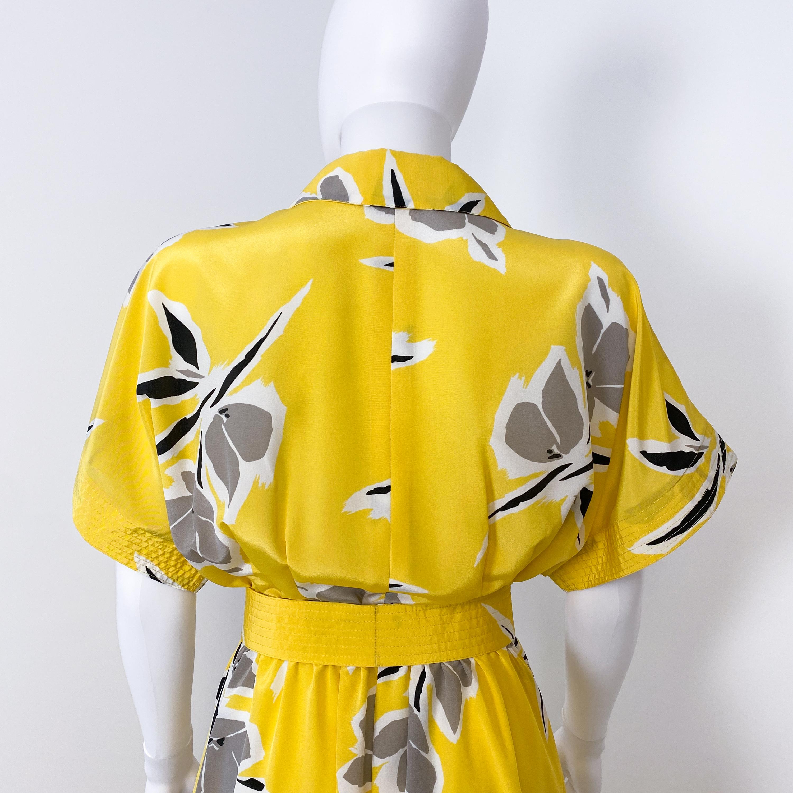 Yellow Floral Silky Viscose Cocktail Dress with Pussy Bow Size 8/10, circa 1980 For Sale 11