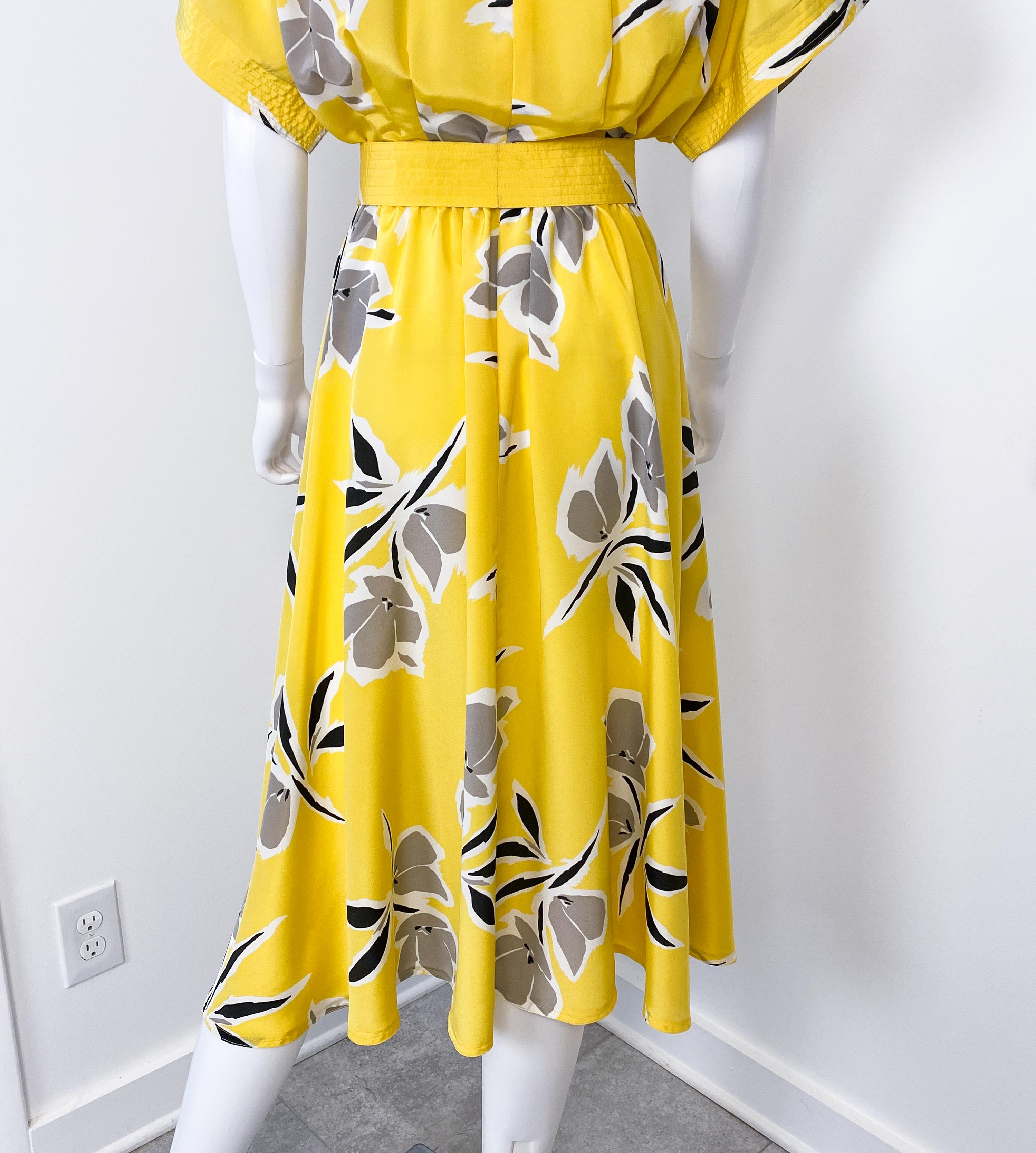 Yellow Floral Silky Viscose Cocktail Dress with Pussy Bow Size 8/10, circa 1980 For Sale 12