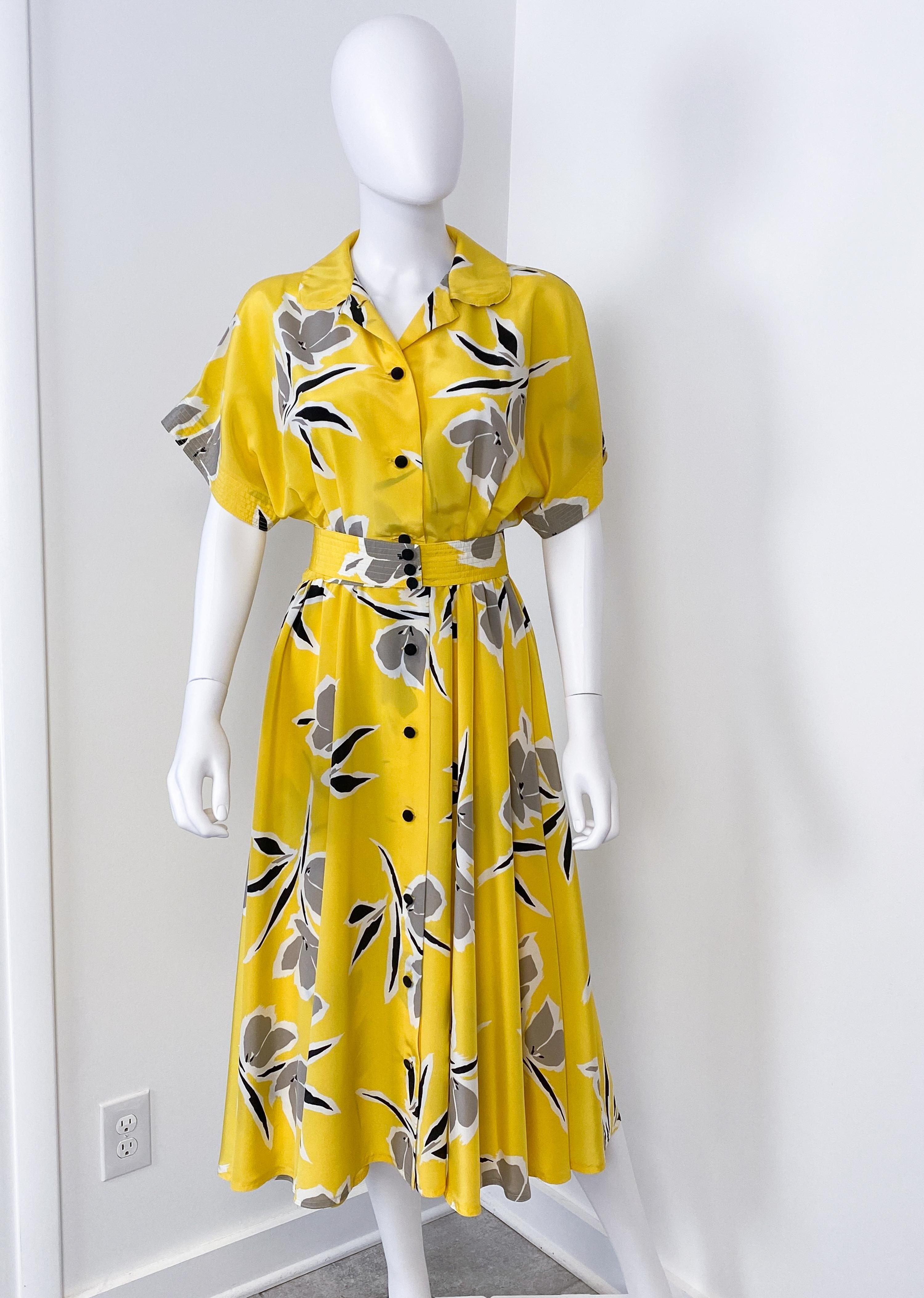 Beige Yellow Floral Silky Viscose Cocktail Dress with Pussy Bow Size 8/10, circa 1980 For Sale
