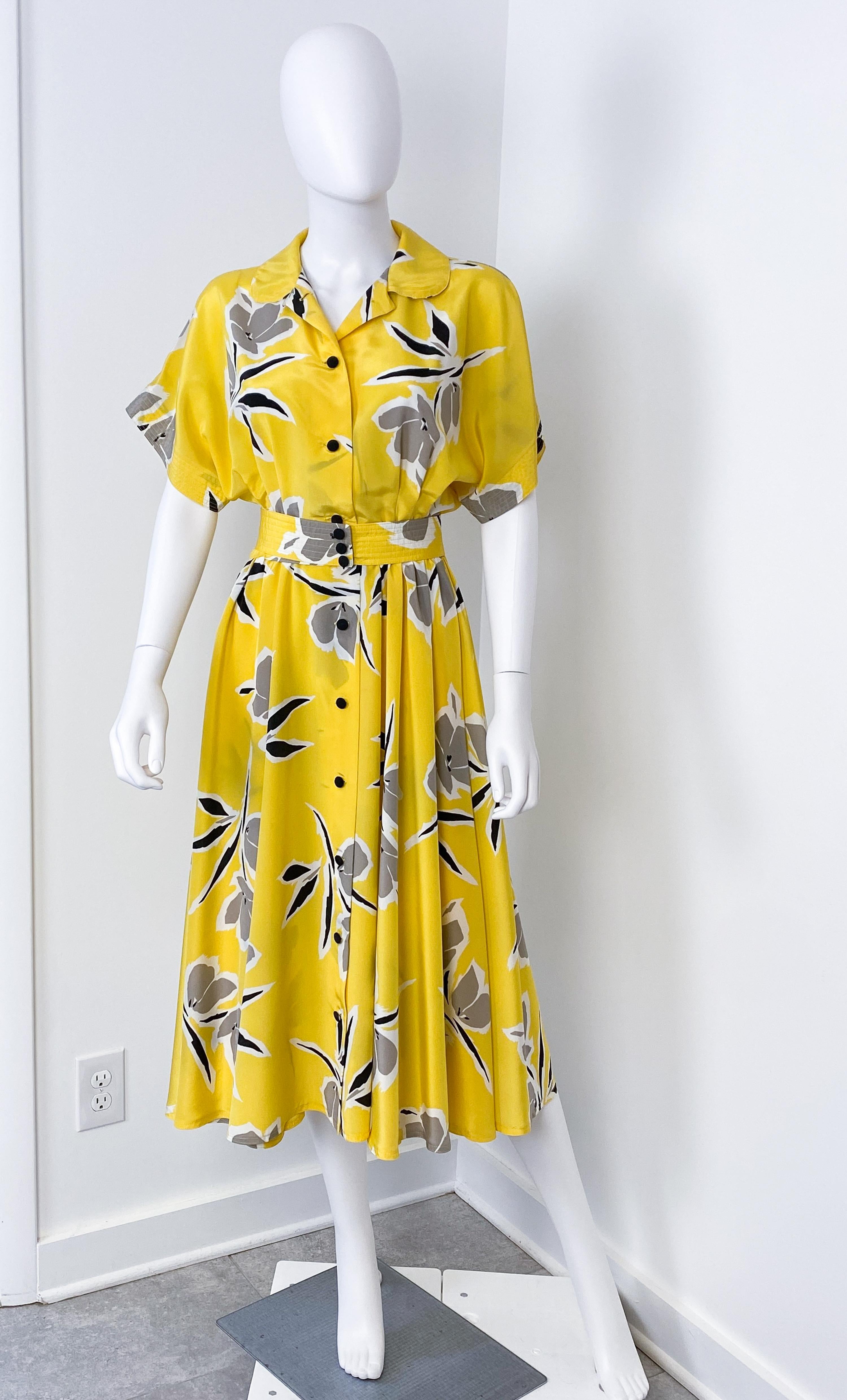 Yellow Floral Silky Viscose Cocktail Dress with Pussy Bow Size 8/10, circa 1980 In Excellent Condition For Sale In Atlanta, GA
