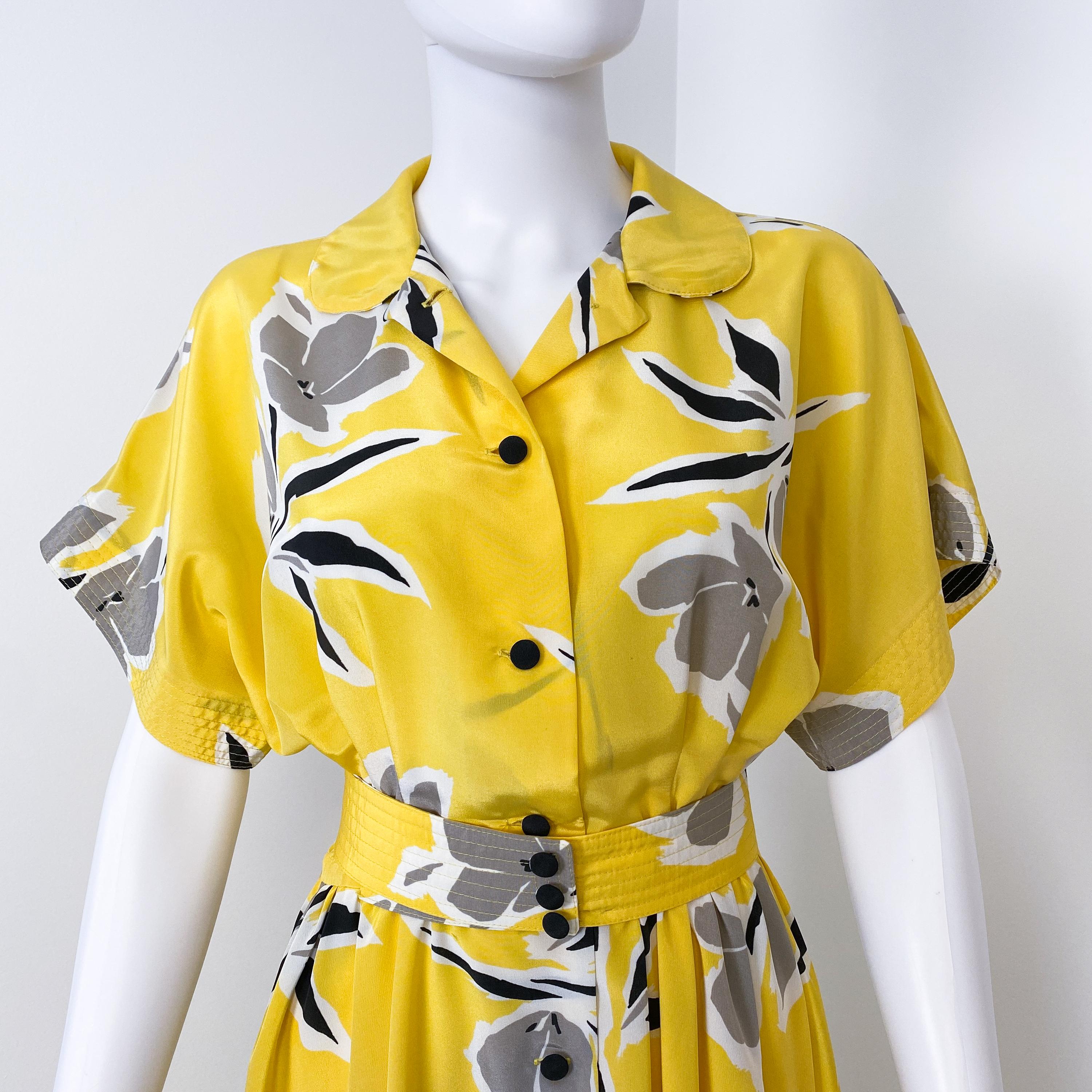 Women's Yellow Floral Silky Viscose Cocktail Dress with Pussy Bow Size 8/10, circa 1980 For Sale