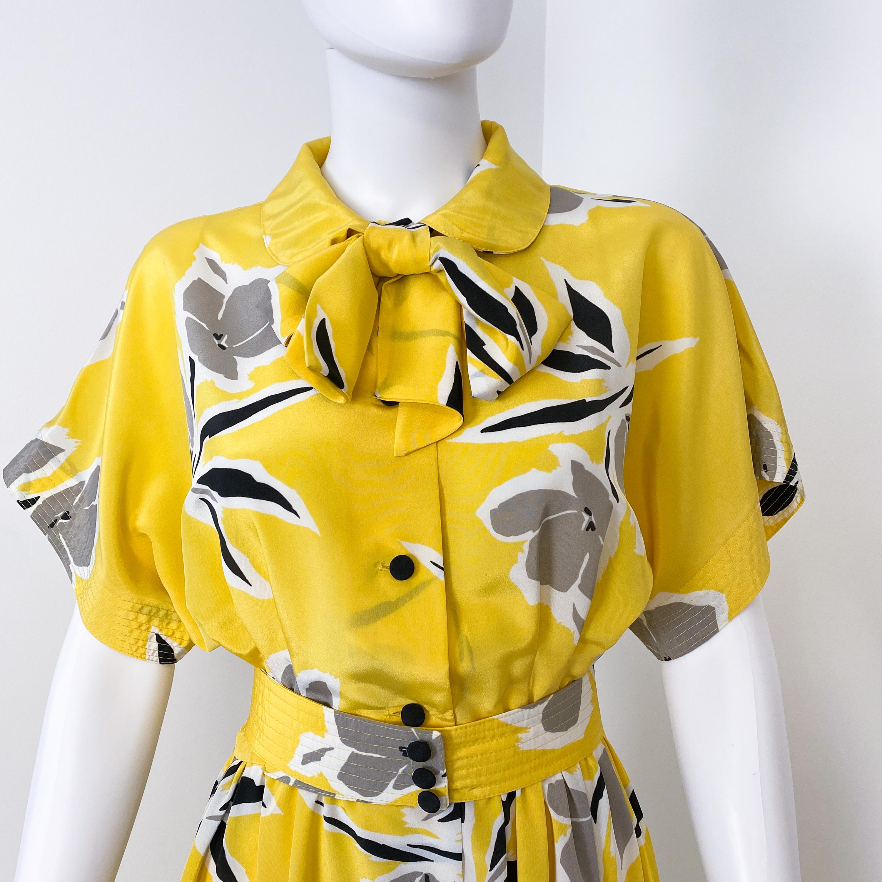 Yellow Floral Silky Viscose Cocktail Dress with Pussy Bow Size 8/10, circa 1980 For Sale 1