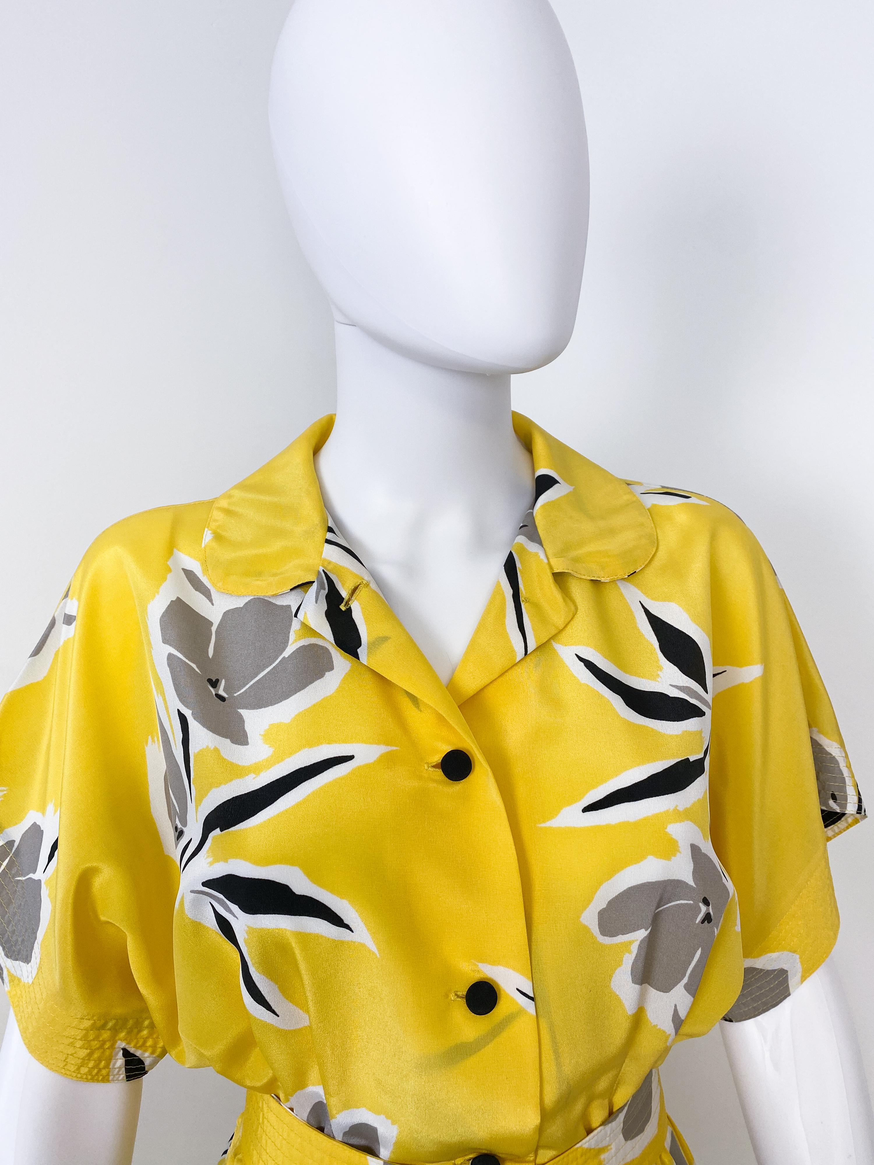 Yellow Floral Silky Viscose Cocktail Dress with Pussy Bow Size 8/10, circa 1980 For Sale 2