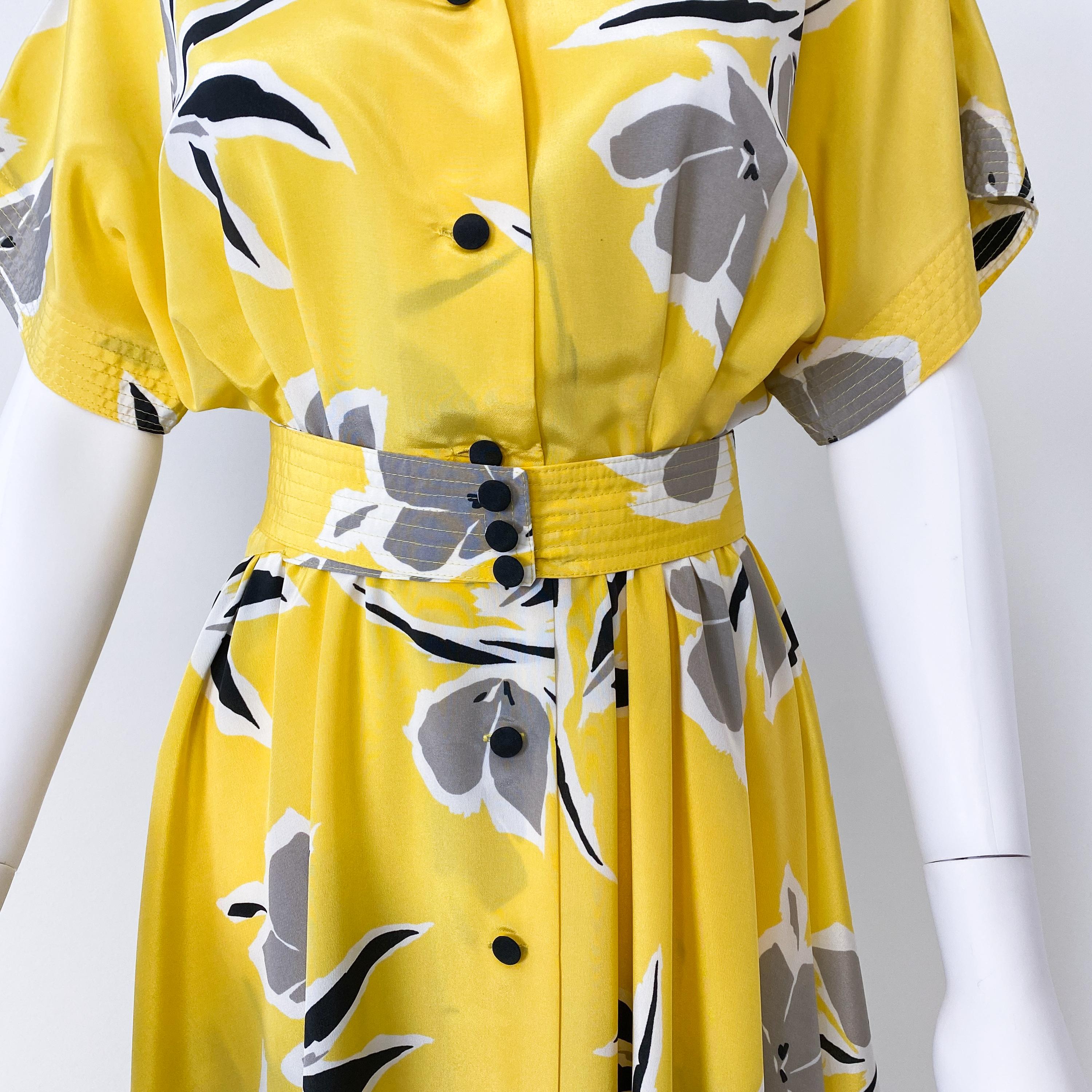 Yellow Floral Silky Viscose Cocktail Dress with Pussy Bow Size 8/10, circa 1980 For Sale 3