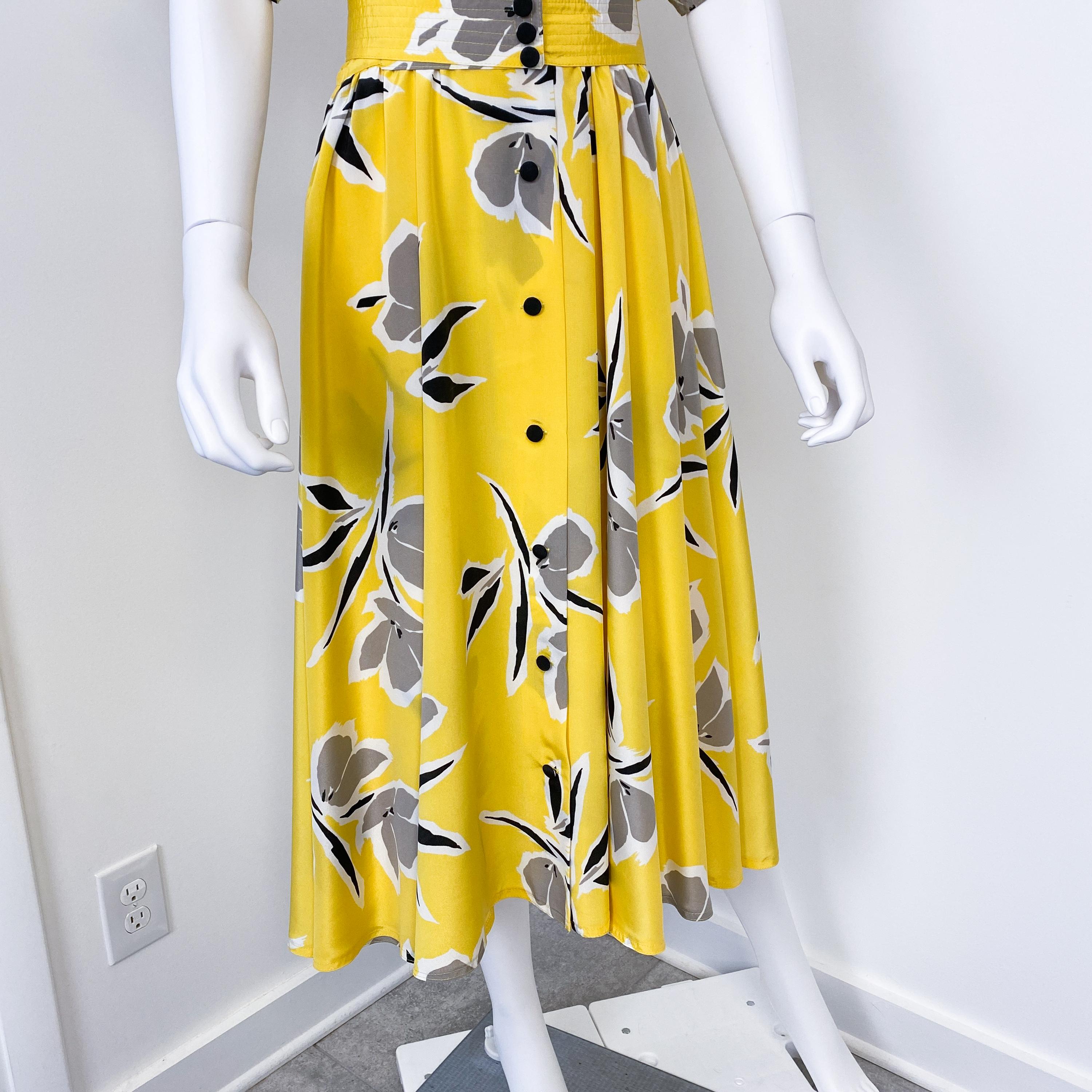 Yellow Floral Silky Viscose Cocktail Dress with Pussy Bow Size 8/10, circa 1980 For Sale 4