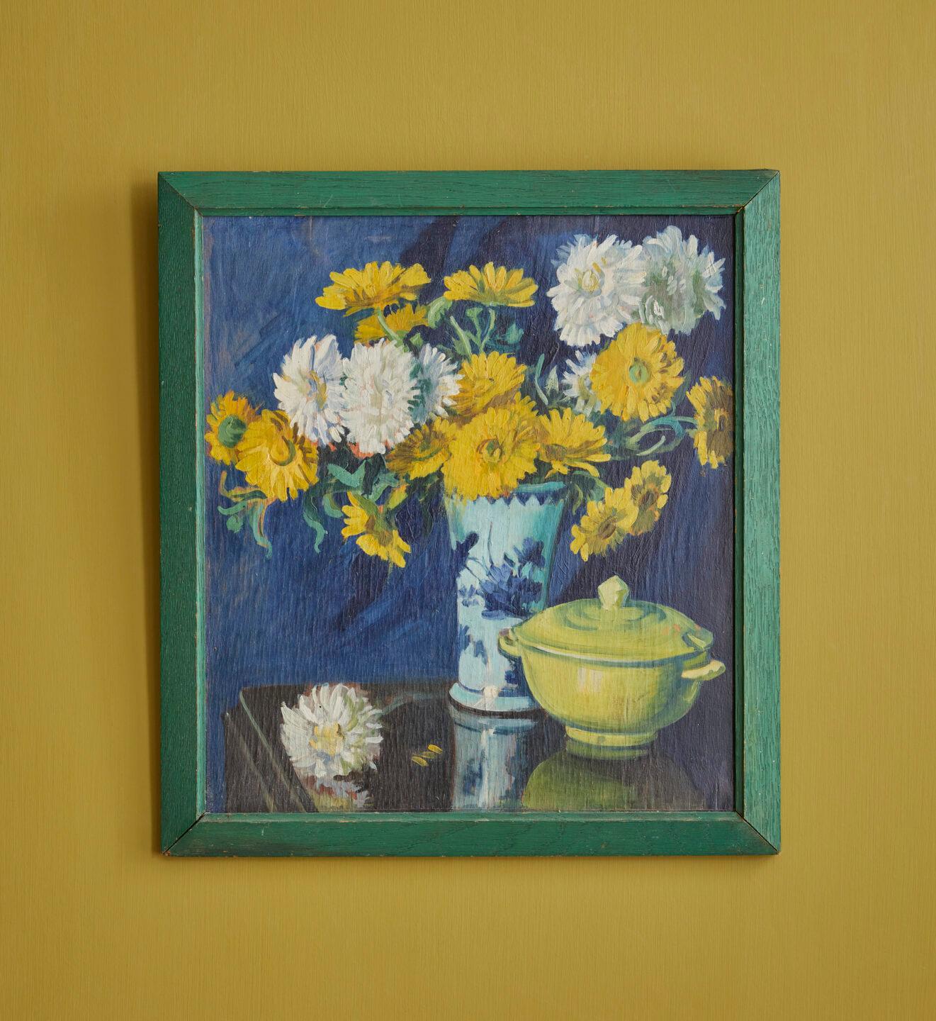 England, Mid-20th Century

Yellow flowers and tureen. Oil on board. Painted frame.

Measures: H 50 x W 45 x D 1.5 cm.