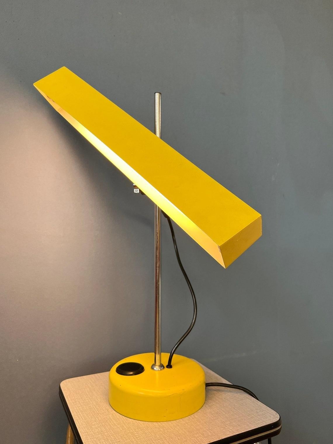 Lampe de bureau jaune fluorescente vintage, années 1970 Bon état - En vente à ROTTERDAM, ZH