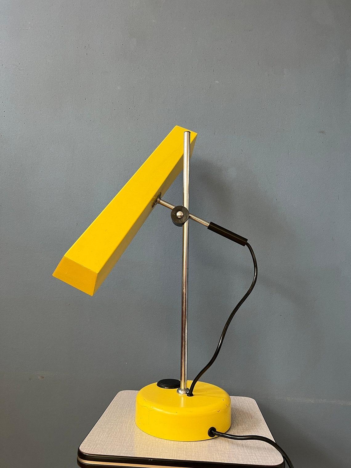 Lampe de bureau jaune fluorescente vintage, années 1970 en vente 4