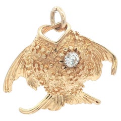 Ciondolo Charm in oro giallo vintage con diamante dettagliato da 0,10 ct.