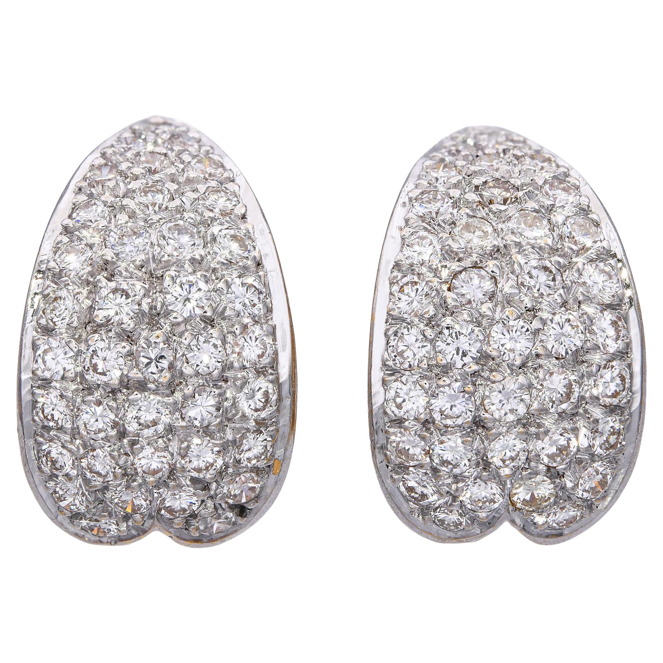 Boucles d
oreilles vintage en or jaune avec 1.11tcw de diamant