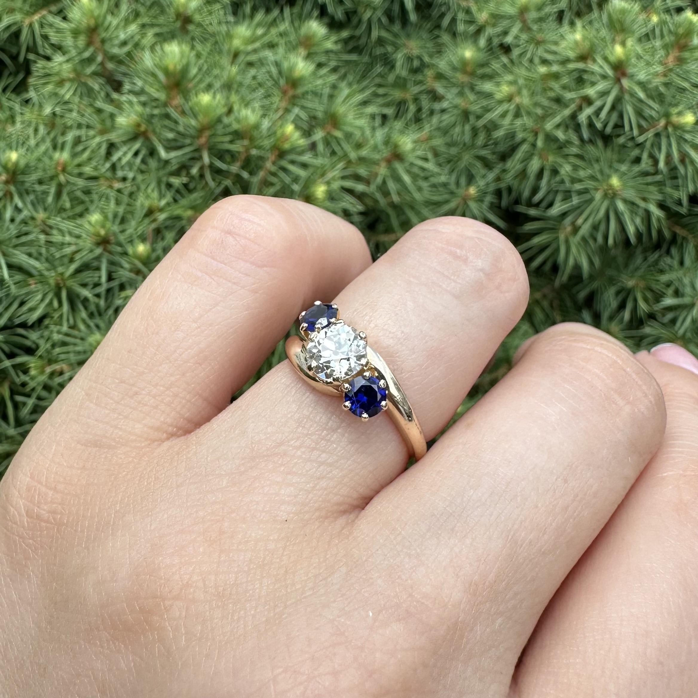 Anello vintage in oro giallo con diamanti taglio europeo da 1,45 carati e accenti di zaffiro ai lati in vendita 1