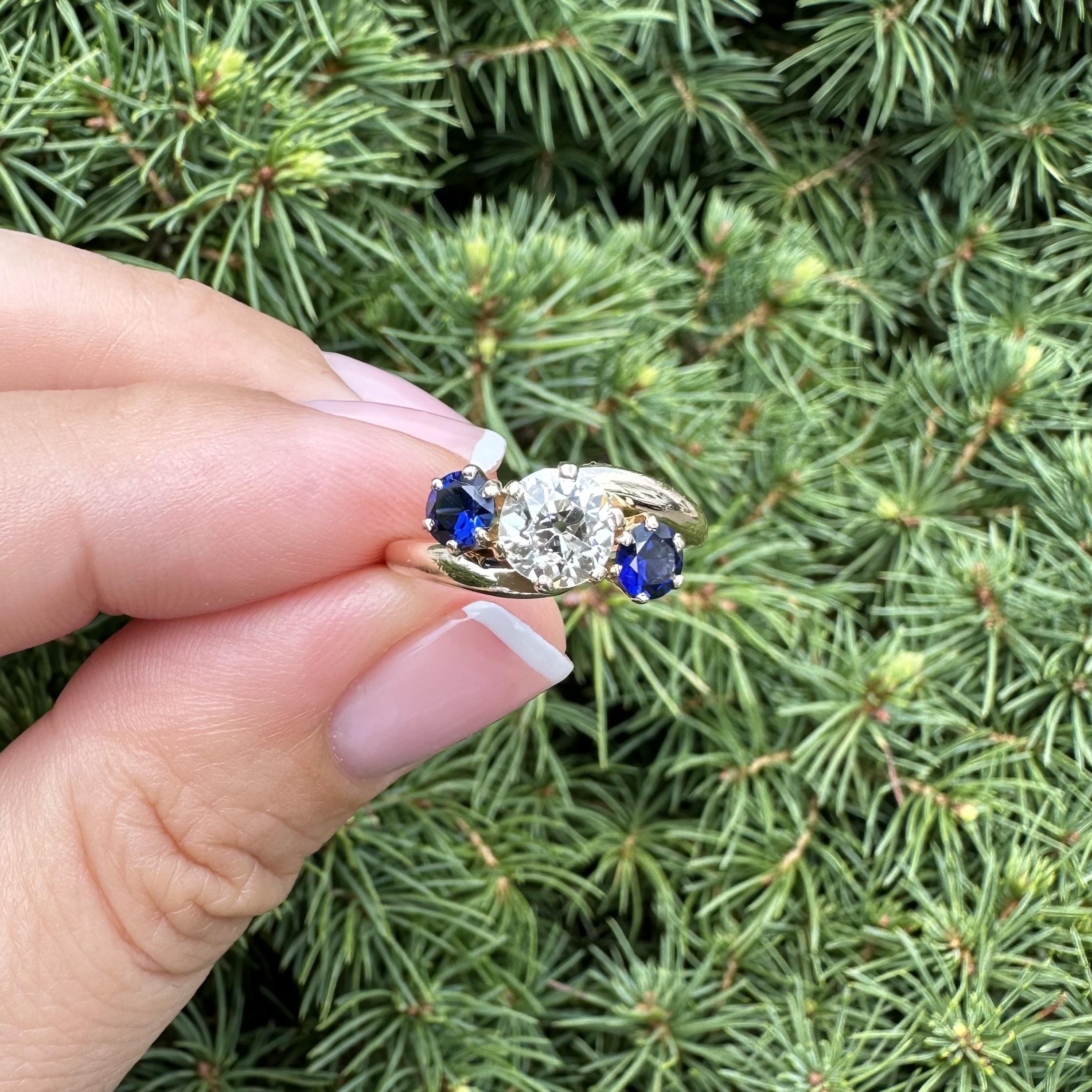 Anello vintage in oro giallo con diamanti taglio europeo da 1,45 carati e accenti di zaffiro ai lati in vendita 4