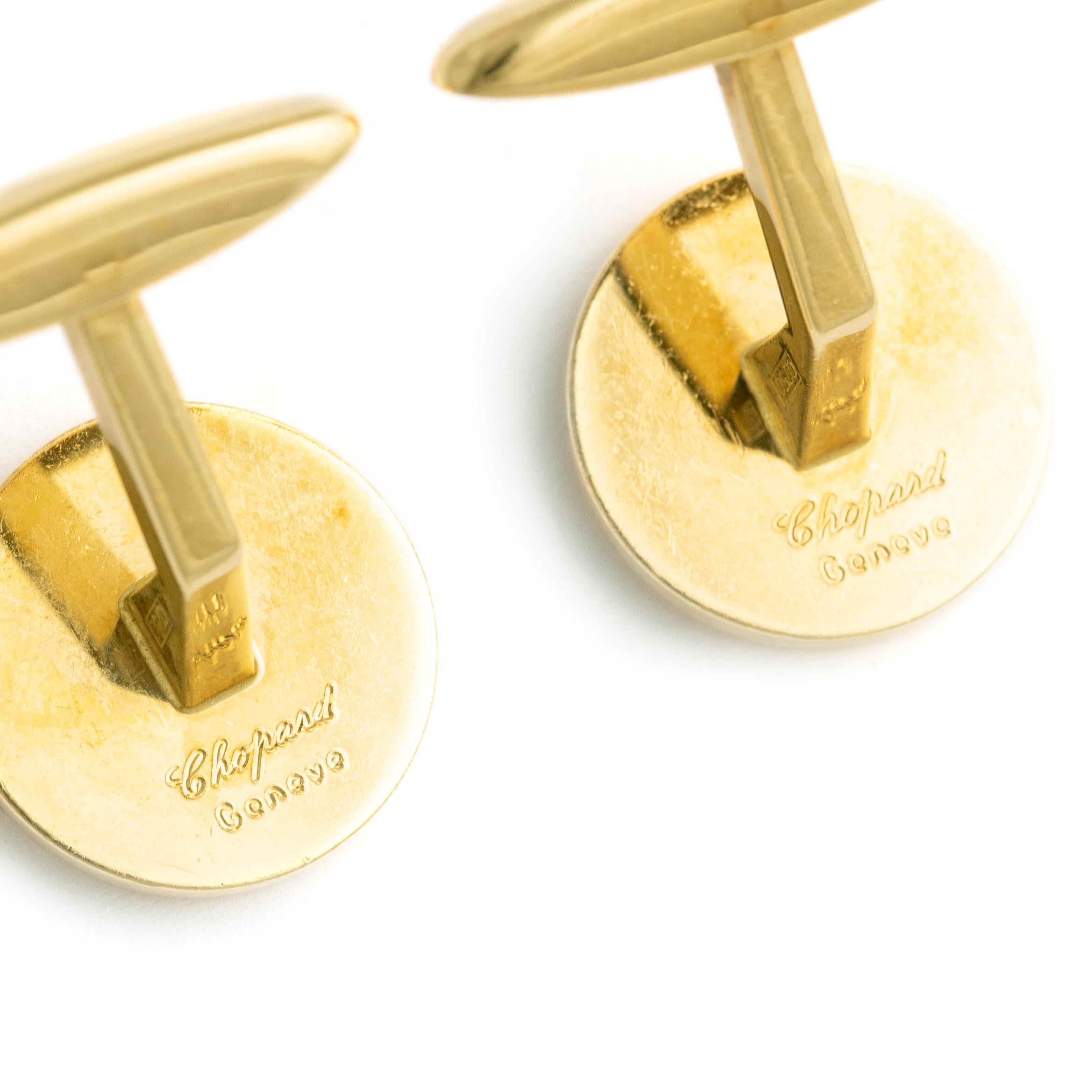 Vintage Yellow Gold 18K Cufflinks.
Signed LUC.

Diameter: 1.40 centimeters.
Total length: 2.50 centimeters.
Total weight: 17.59 grams.