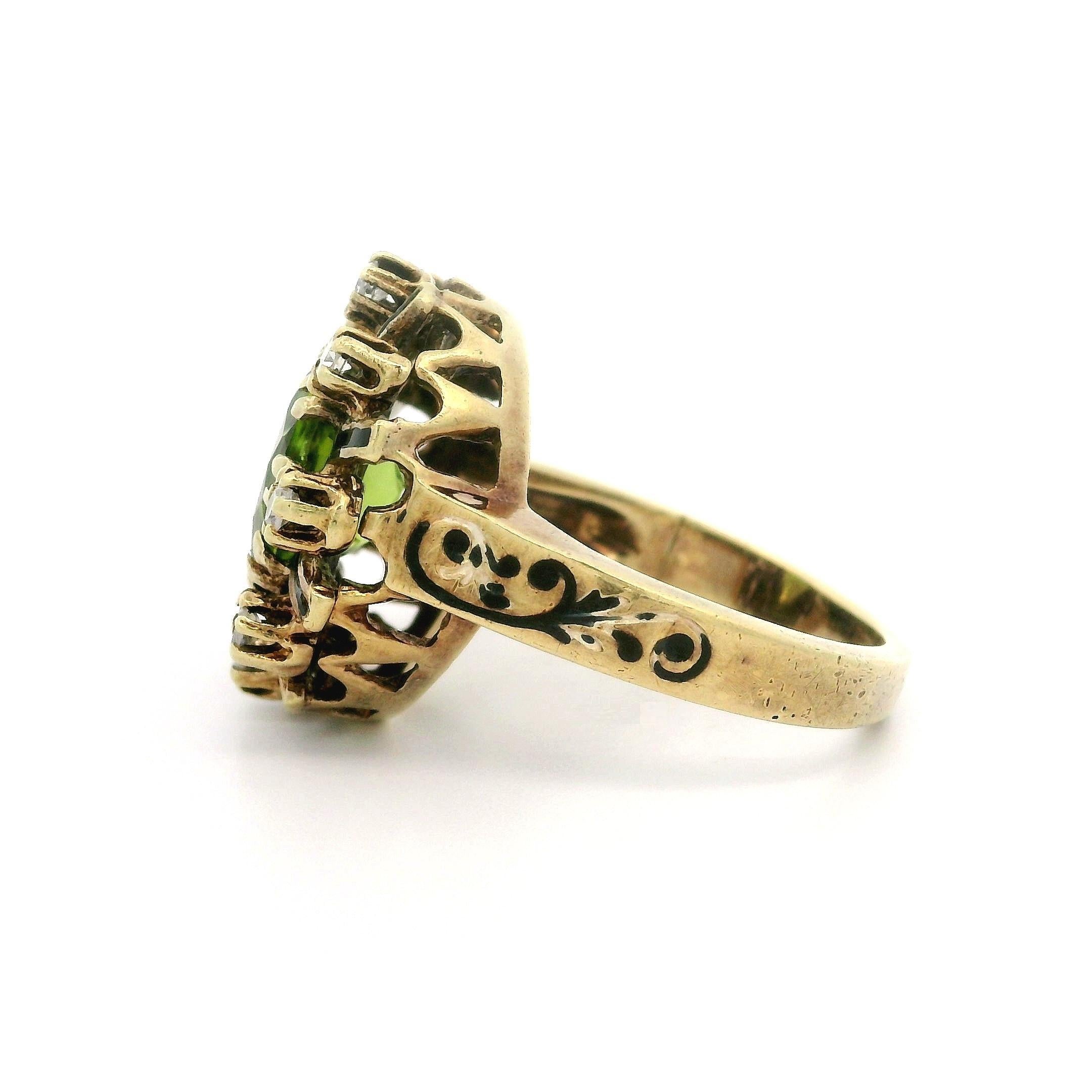 Vintage Yellow Gold 2.28ctw Peridot & Diamond Black Enamel Work Cocktail Ring In Good Condition For Sale In Montclair, NJ