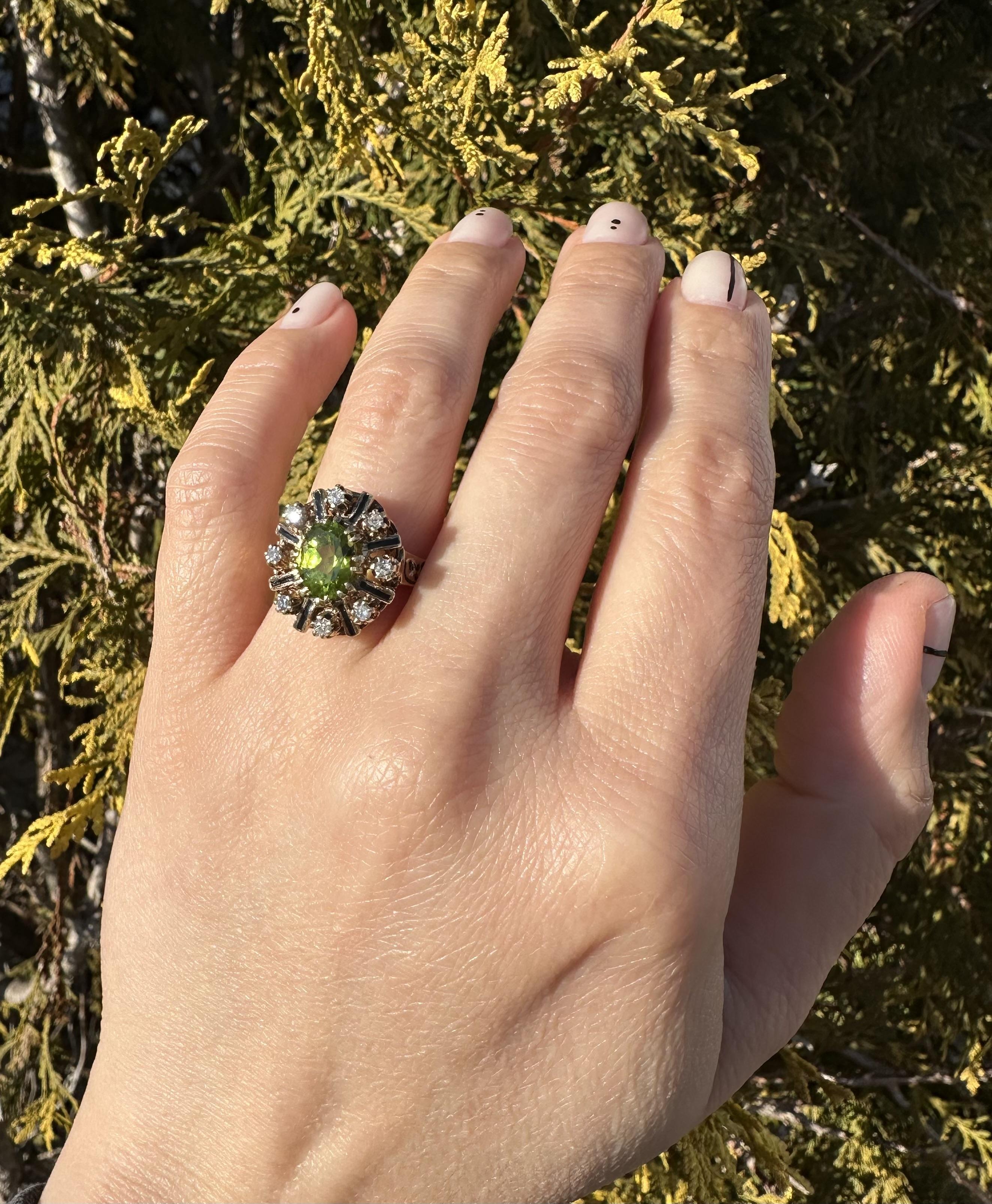 Vintage Yellow Gold 2.28ctw Peridot & Diamond Black Enamel Work Cocktail Ring For Sale 1