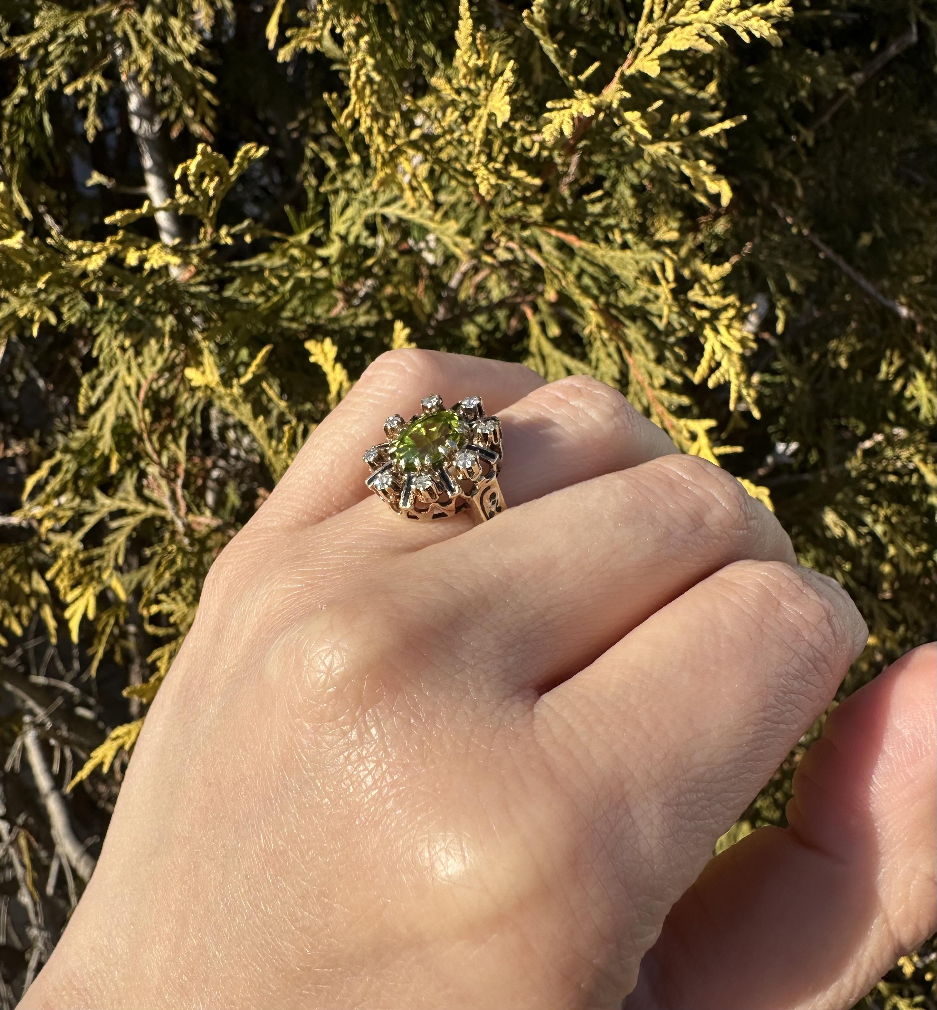 Vintage Yellow Gold 2.28ctw Peridot & Diamond Black Enamel Work Cocktail Ring For Sale 2