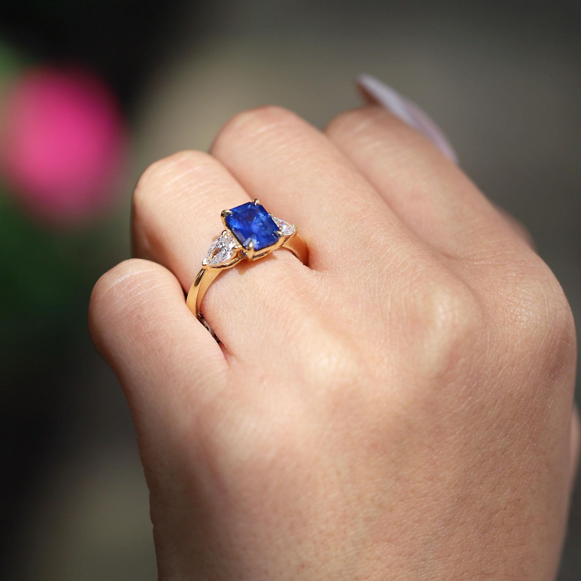 Emerald Cut Vintage Yellow Gold 2.50 Carat Sapphire & Diamond 3 Stone Engagement Ring For Sale