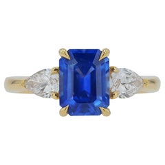 Verlobungsring aus Gelbgold mit 2,50 Karat Saphir und Diamant mit 3 Steinen