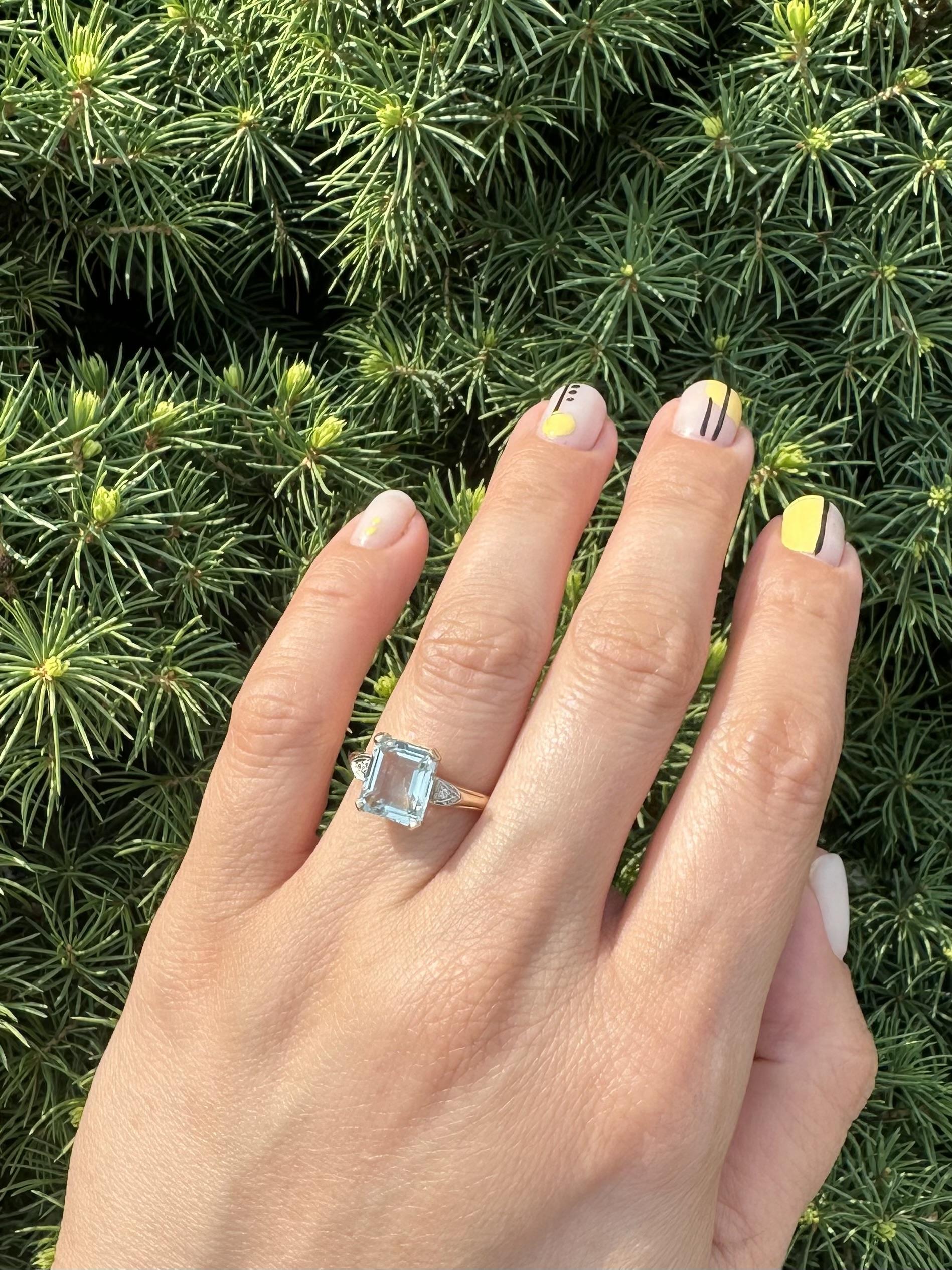 Anello vintage in oro giallo con acquamarina taglio smeraldo e accenti di diamanti antichi da 3,03 carati in vendita 7