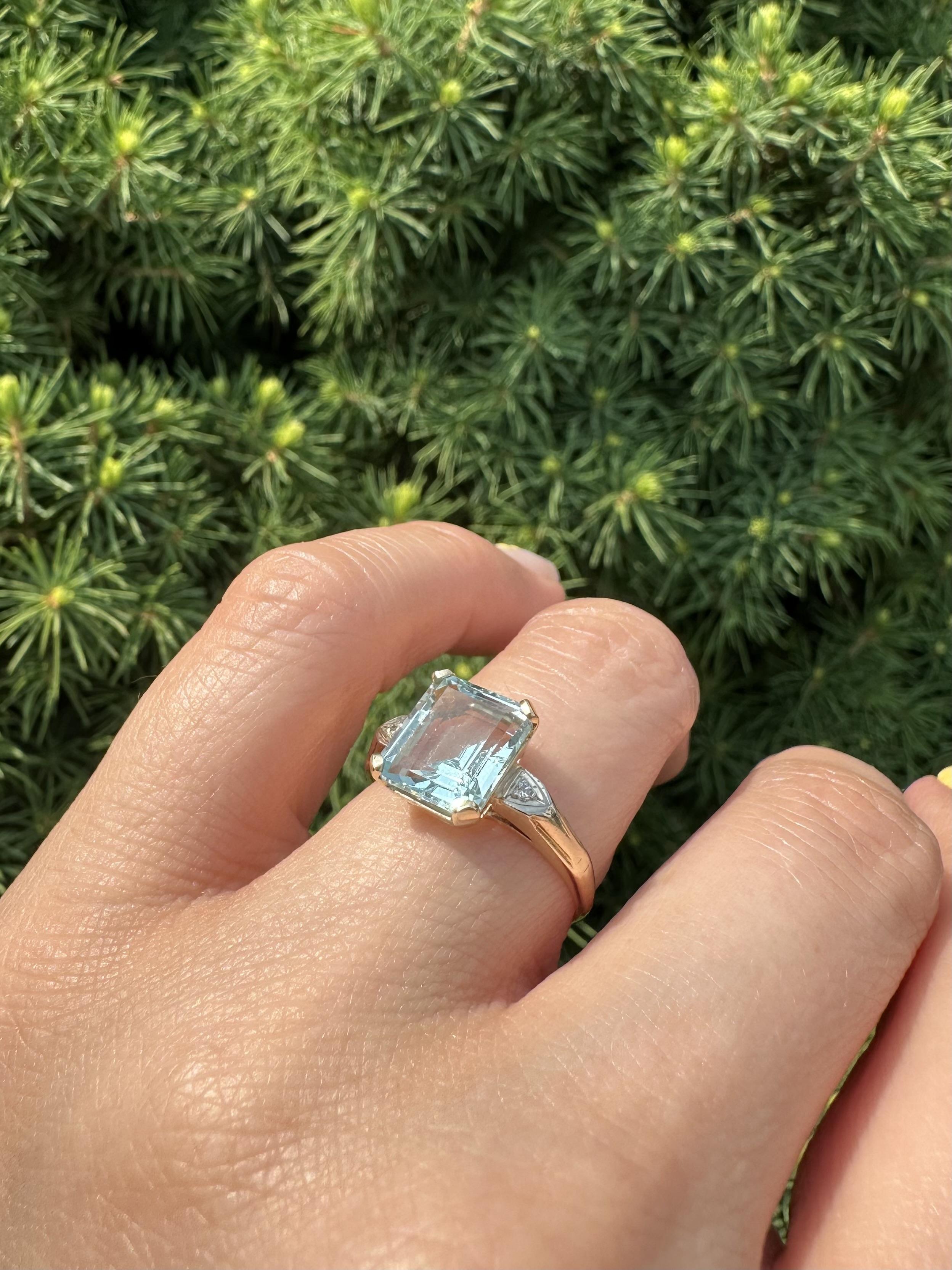 Anello vintage in oro giallo con acquamarina taglio smeraldo e accenti di diamanti antichi da 3,03 carati in vendita 8