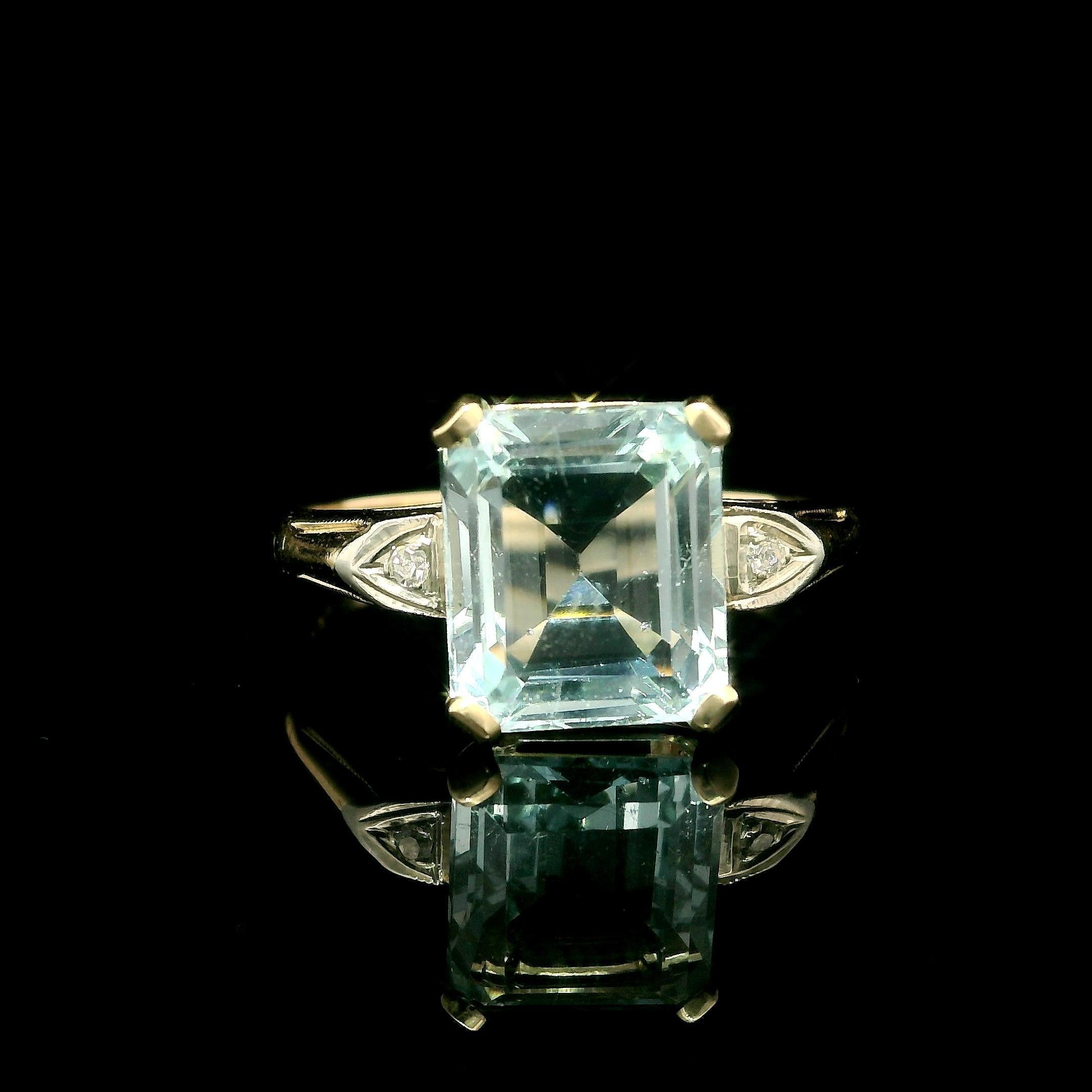 Anello vintage in oro giallo con acquamarina taglio smeraldo e accenti di diamanti antichi da 3,03 carati in vendita 4