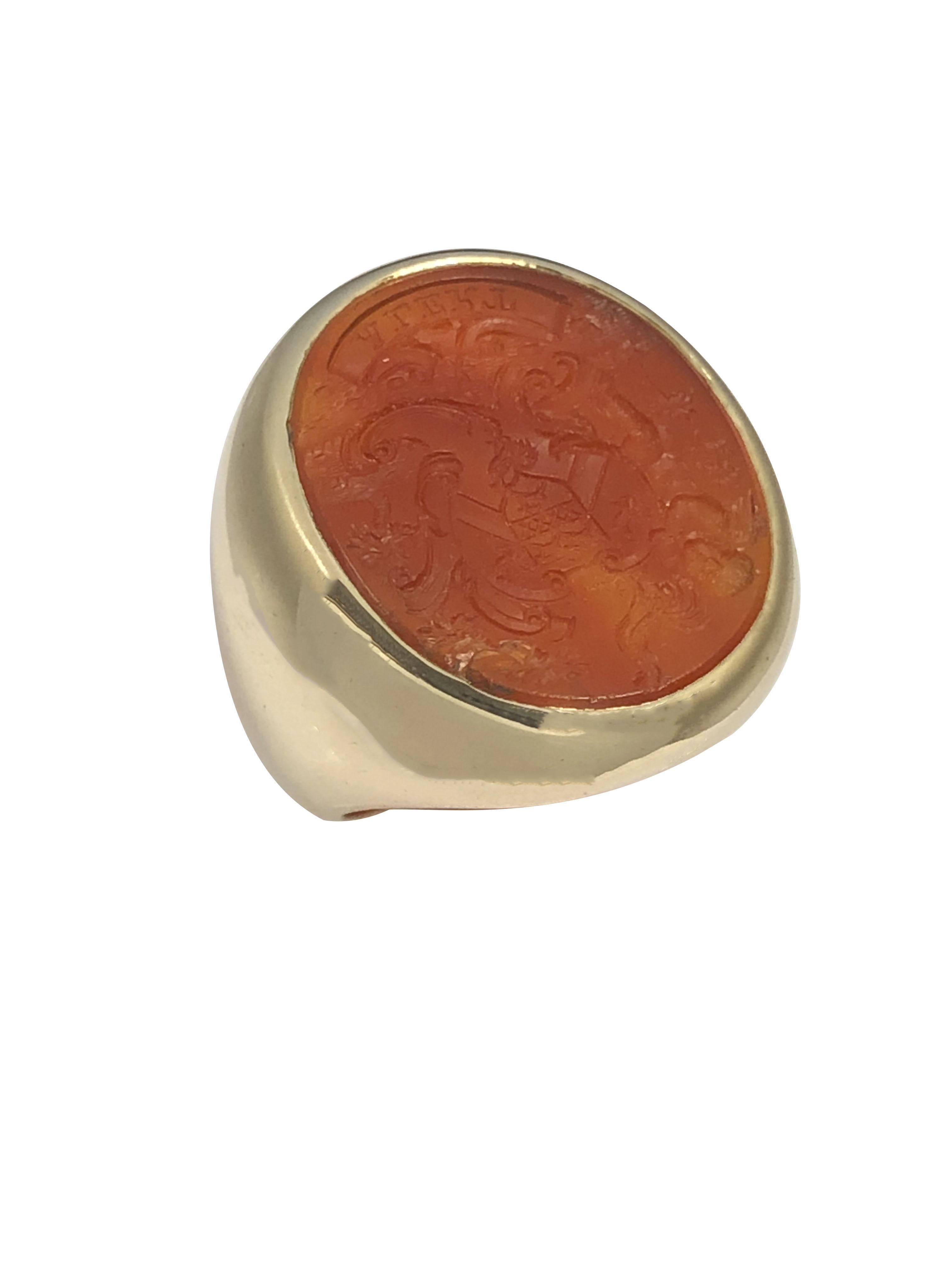 Edwardian Vintage Yellow Gold and Carnelian Large intaglio Crest Signet Ring For Sale