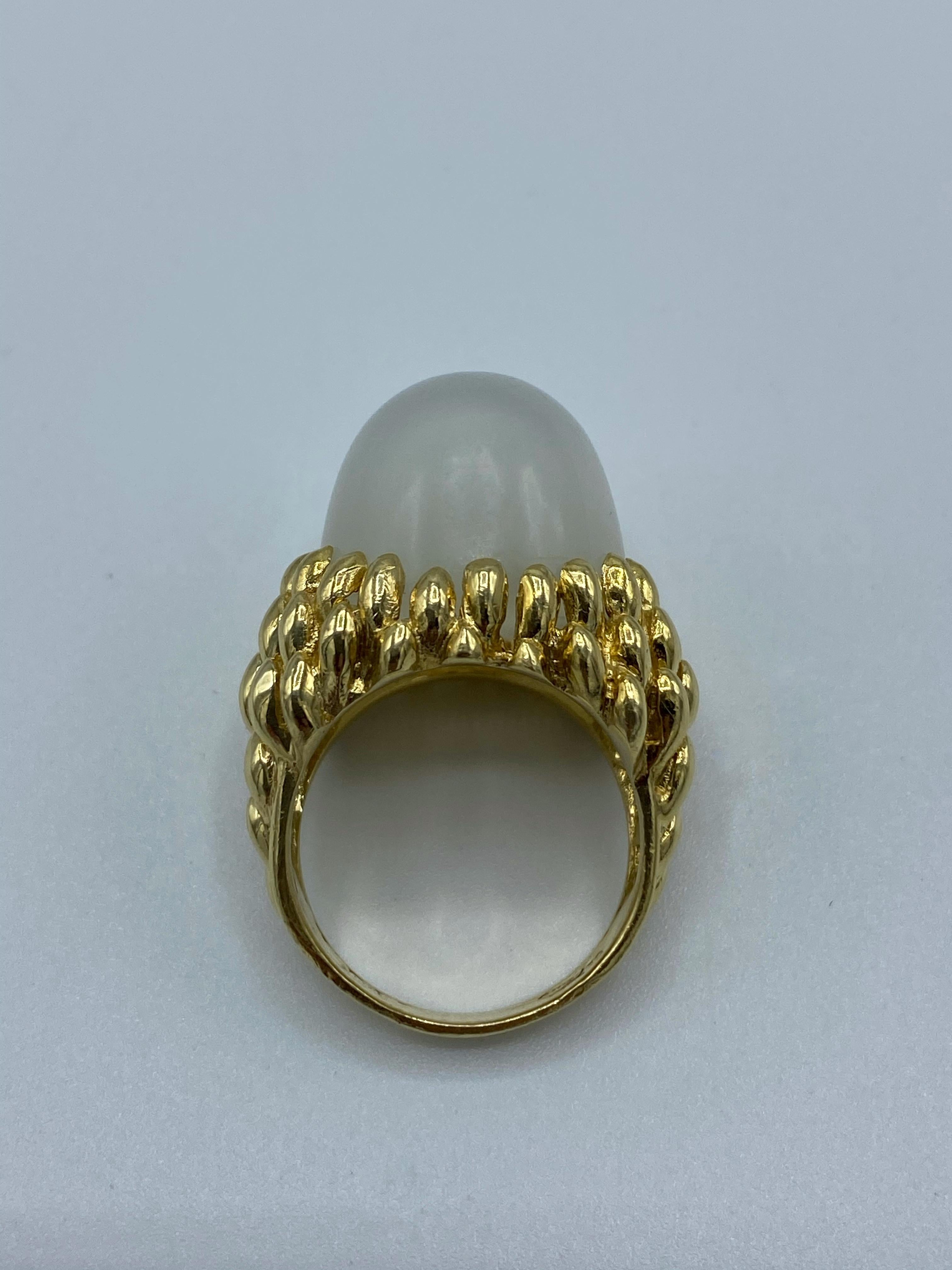 Vintage Yellow Gold and Moonstone Coctail Dome Ring  In Excellent Condition For Sale In Beverly Hills, CA