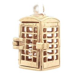 Pendentif breloque vintage en or jaune pour cabine téléphonique britannique Collectible Charm