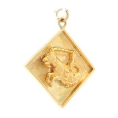 Vintage Yellow Gold Capricorn Florentine Stars Background Zodiac Pendant