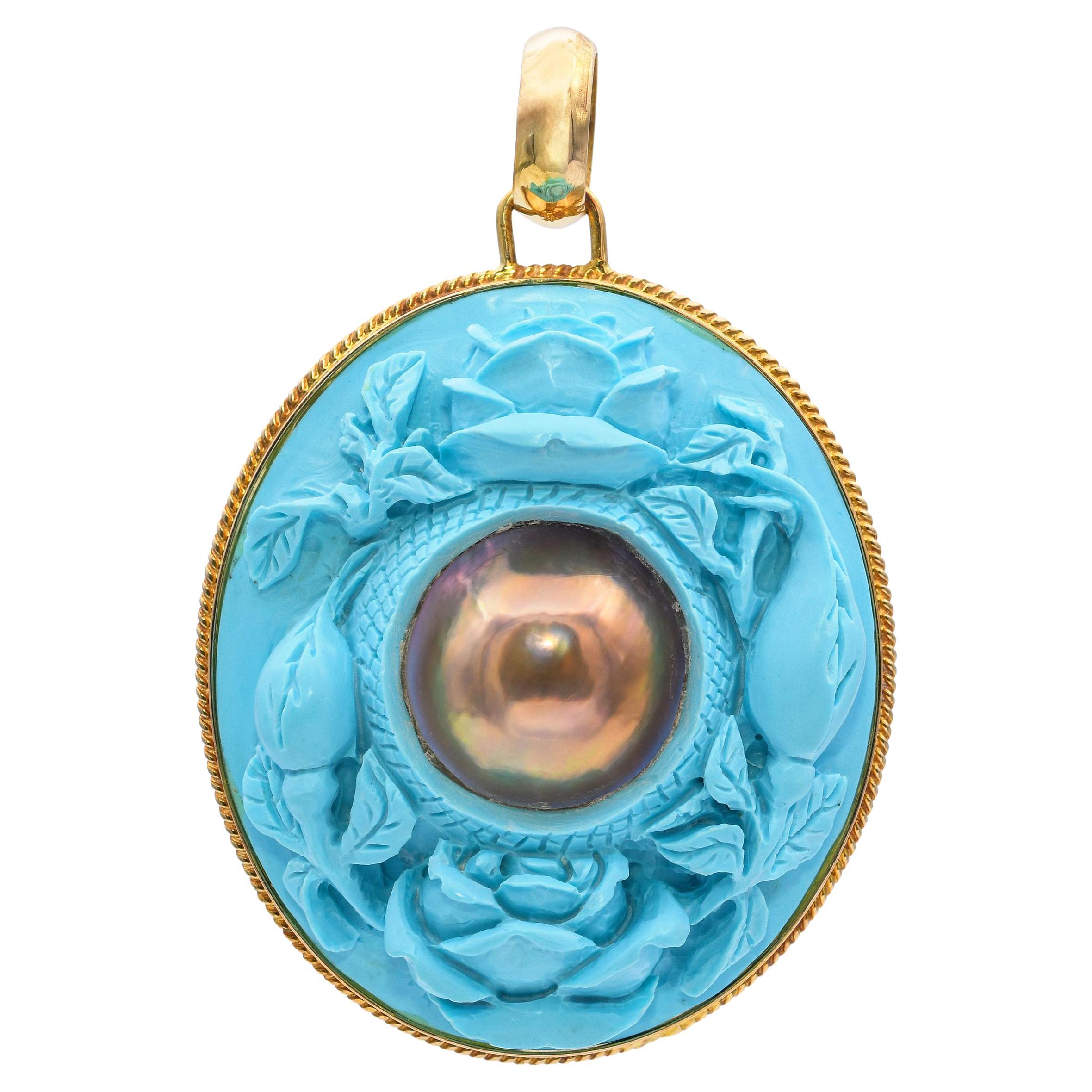 Pendentif vintage en or jaune Roses sculptées Turquoise poudrée et Mabe Peal