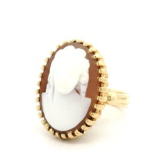 Bague de cocktail vintage en or jaune avec camée en coquillage sculpté et de grande taille