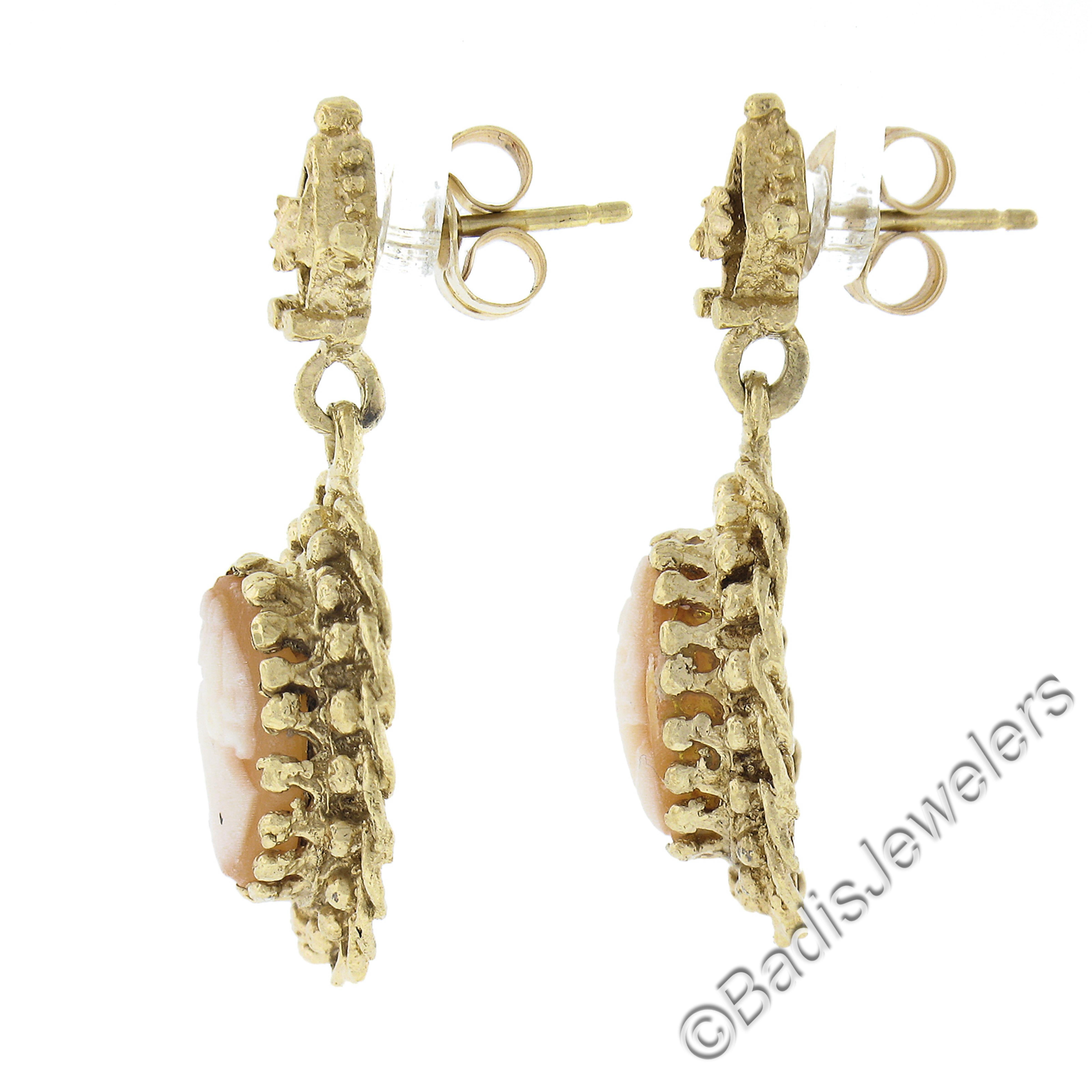 Vintage Gelbgold geschnitzt Shell Cameo W / Twisted Wire Frame Dangle Ohrringe Damen im Angebot